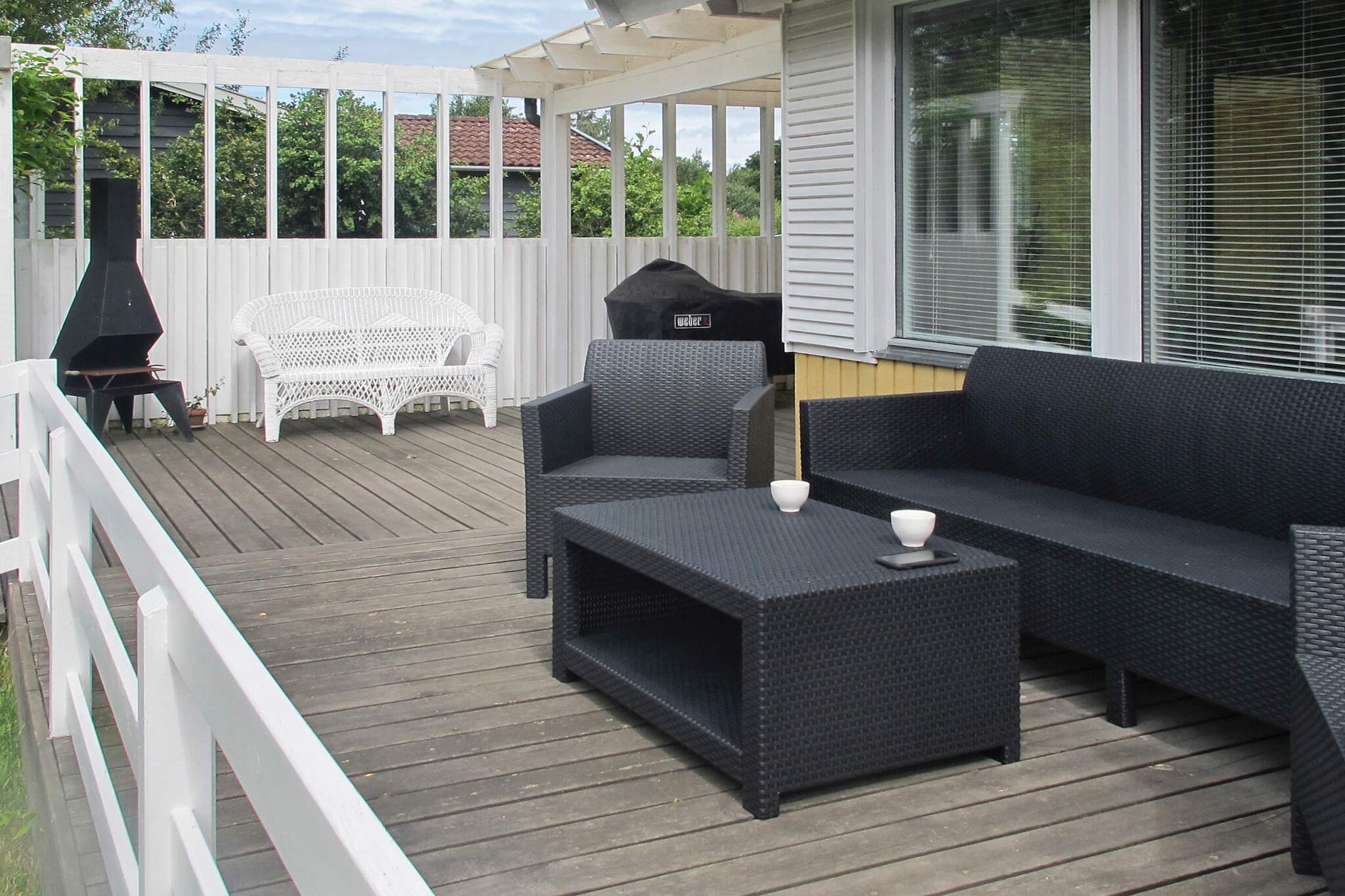 At Hummingen you will find this cottage located on a large, planted plot with 2 good wooden terraces, one of which is covered. Good barbecue as well as garden furniture and carport. The house has been modernized with a new bathroom from 2019 and a kitchen with i.a. stove, cooker hood and microwave as well as fridge / freezer. The heat is green and energy friendly from the air / air heat pump. Not for rent to youth groups.
A refundable deposit might be charged closer to your check-in date. This deposit covers utilities consumed during your stay and any additional services that may be taken. The final amount will be adjusted based on actual meter readings, actual usage of extra services, and any remaining balance will be refunded within 21 days after checkout.