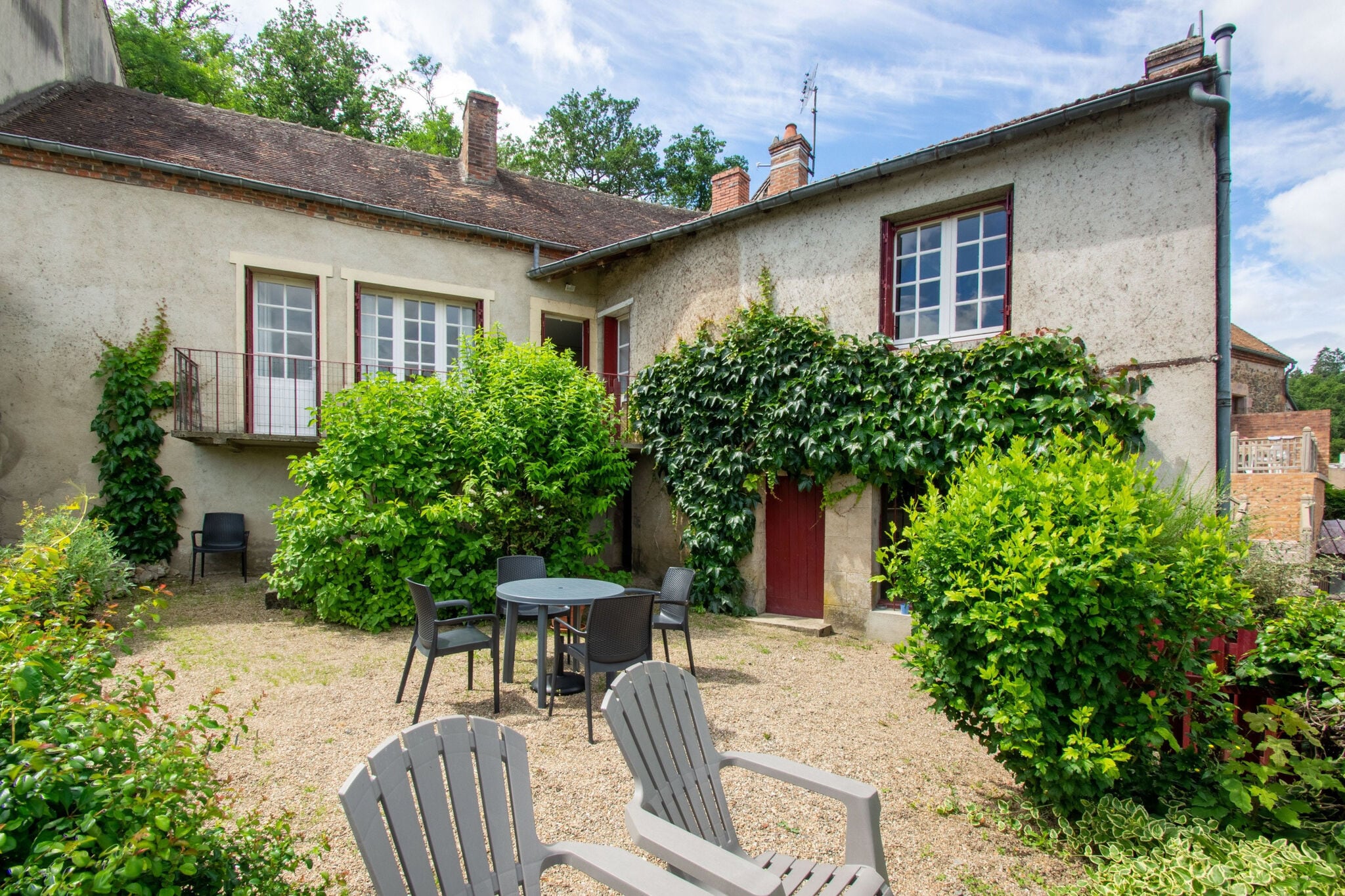 Beautiful Holiday Home in Hérisson with Private Garden