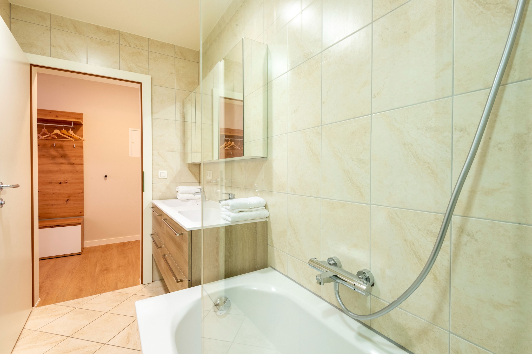 On the 1st floor: (Kitchen(cooker(4 ring stoves, ceramic), coffee machine, microwave, dishwasher, fridge-freezer, washbasin), Living/diningroom(TV, dining table, seating area), bedroom(double bed), bedroom(single bed, bunk bed), bathroom(bathtub with shower, shower, washbasin, toilet), toilet, balcony)\n\nski storage, garage, garage, bathtub or shower, washing machine, ski boot heaters, terrace, parking, lift
