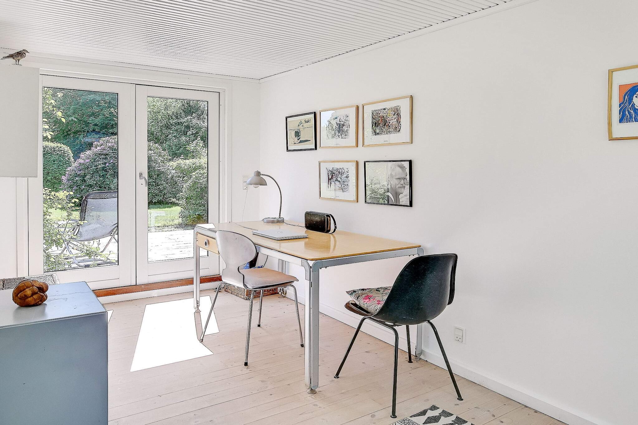 Annex: (double bed)\n\nopen kitchen(cooker(electric), dishwasher, fridge(+ freezer)), Living/bed room(TV), bedroom(double bed), bedroom(double folding bed), bathroom(tumble dryer, washbasin, shower, toilet, washing machine), heating(electric), garden, BBQ