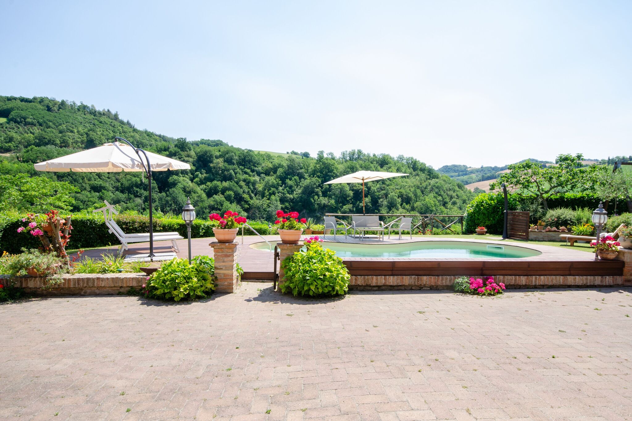 Landelijk vakantiehuis in Urbino met een zwembad