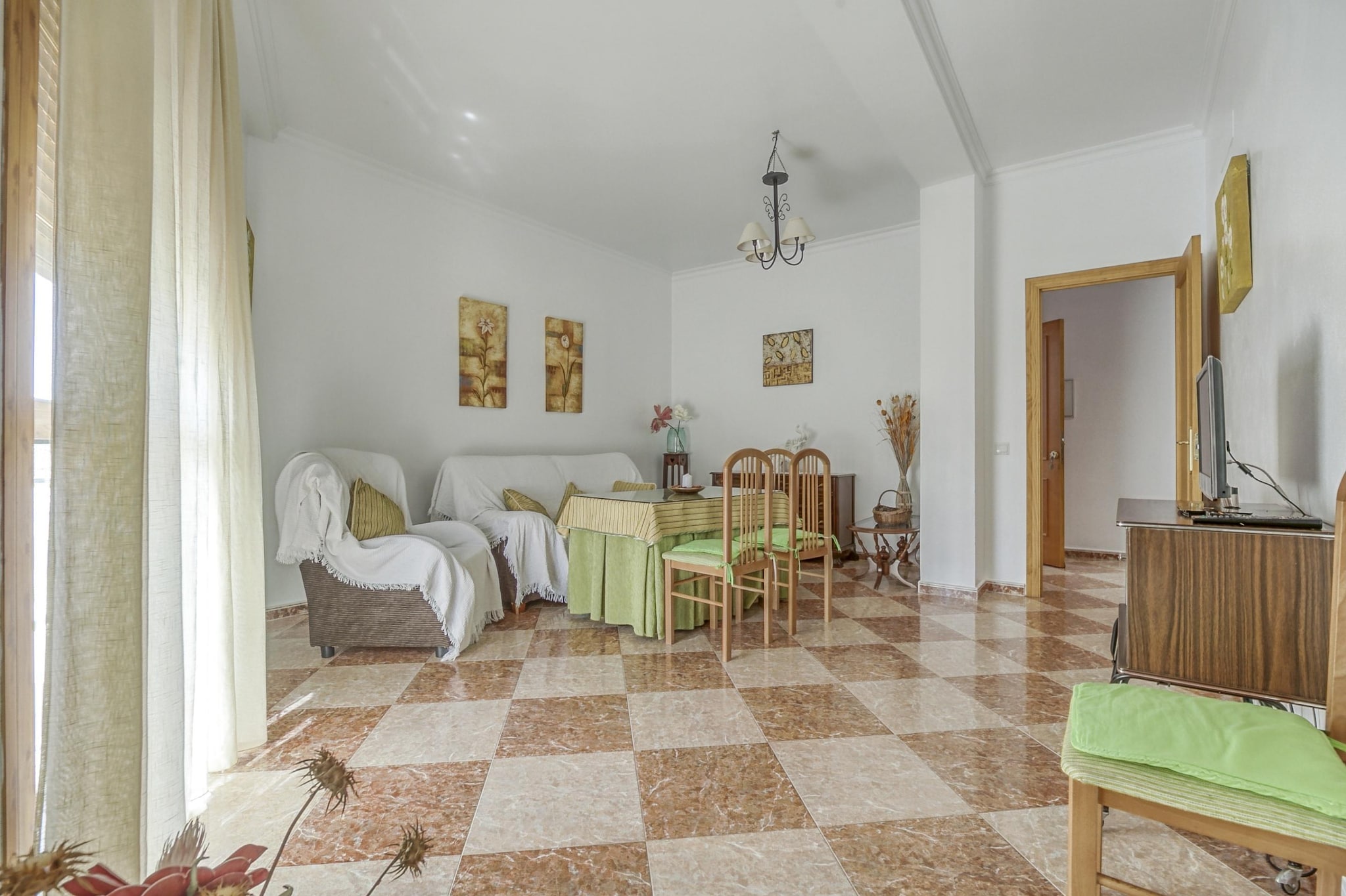 This holiday home is located near the highest peak in Villanueva de San Juan. A total of 5 people can stay in its 3 bedrooms. Ideal for a family on a vacation, the home features a private terrace. 

The home is also close to the town centre. You can go to El Saucejo which is ideal for hiking. Also, visit charming towns like Pruna for a fun day trip.

From the balcony, you can overlook the clear blue skies and the beautiful valleys. Lounge in the living room watching TV in your free time. You can try your hands at cooking special dishes for your pals in the well-equipped kitchen. There is a washing machine available here. Your pets will enjoy staying in this home. 

MÃ¡lagaâ€“Costa del Sol Airport is 95.8 km away. 
