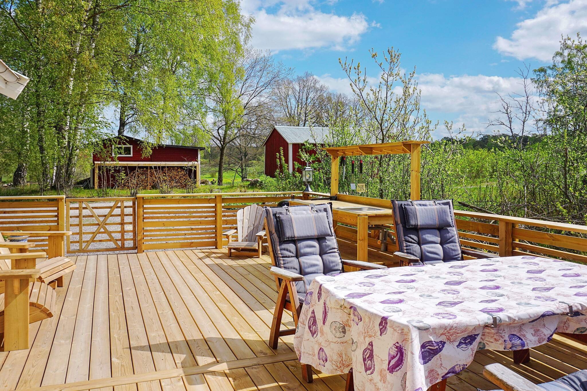 A warm welcome to beautiful Adelsö, also called the oasis in Lake Mälaren! With only 100 meters down to the water, you live here in a very nice environment in a newly built cottage with a large terrace and sea views! Possibility to rent a boat and bicycles from owners, convenient distance to swimming and jetty and beautiful hiking trails. Located in Ekerö municipality in Stockholm county. Here is the perfect accommodation for you who want to enjoy a wonderful holiday surrounded by soothing nature and grazing horses, made for relaxation! With a glimpse of Lake Mälaren, you are welcomed here by this nice cottage with large terrace and parking conveniently located next to the cottage. On the large terrace in perfect south facing position, you can enjoy your morning coffee and pleasant dinners in comfortable outdoor furniture and sun loungers. There is also a practical workbench with water if you want to stand outside and prepare the food! Via the terrace you reach the entrance to the cottage where you enter the living room which is connected to the kitchen. From the living room you reach two nice bedrooms with double bed and bunk bed respectively. Modern and fresh bathroom with shower which is also accessed via family room. Take the opportunity to explore all the gold nuggets Adelsö has to offer. Along the popular hiking trail you walk through nature reserves and places with interesting history such as ancient burial grounds and ancient castles. For those interested in horses, you can book riding courses at Stall Lövlund at Sättra Gård with walking distance from the cottage. The Hovgården World Heritage Site is an ancient monument area where you can find rune stones and visit Adelsö Church, beautifully situated with grazing sheep on lush meadows. Enjoy a coffee at Café Hovgården and pay a visit to Adelsö Butik / Handlar´n, which offers everything from local ingredients, catering and dishes from the store's own small kitchen. Definitely worth a visit! Adelsö has a lot to offer and all the conditions for a fantastic and memorable holiday! Good to know: Boat can be rented for SEK 4900 / week or per day for SEK 700. The owners live on the same property. Part of the cottage is storage.