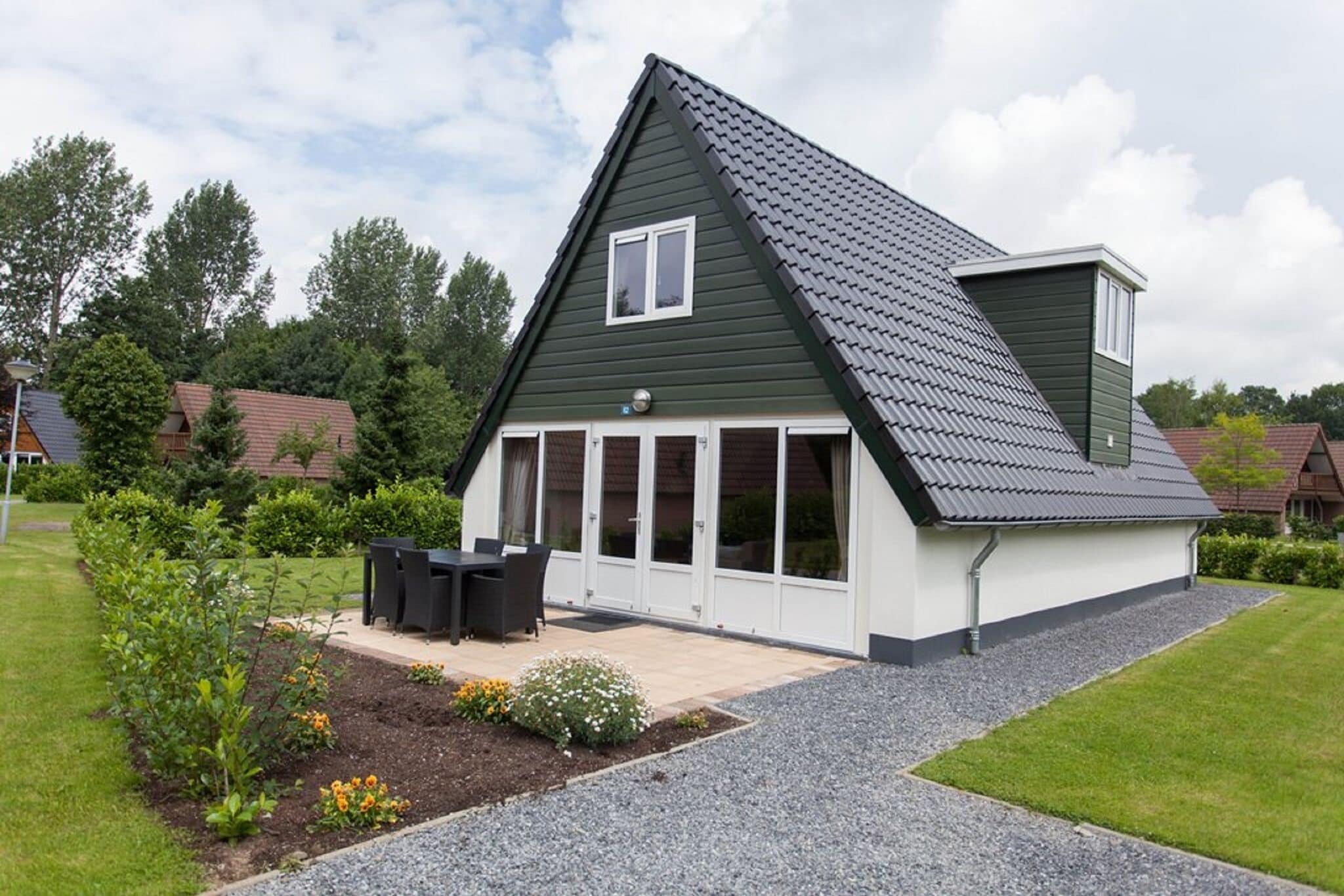 Nice bungalow in a holiday park near Maastricht