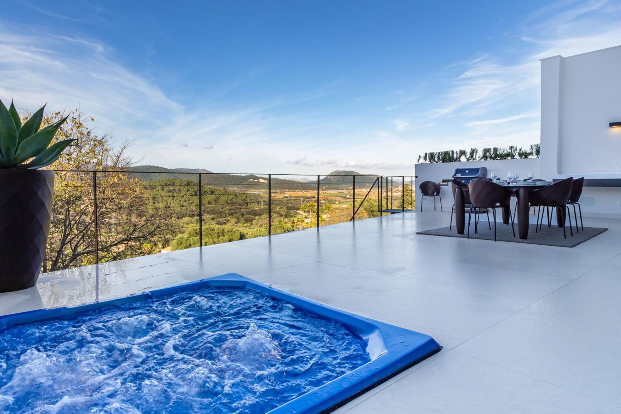 Modernes und luxuriöses Haus in Buger mit Pool, Whirlpool und Panoramablick