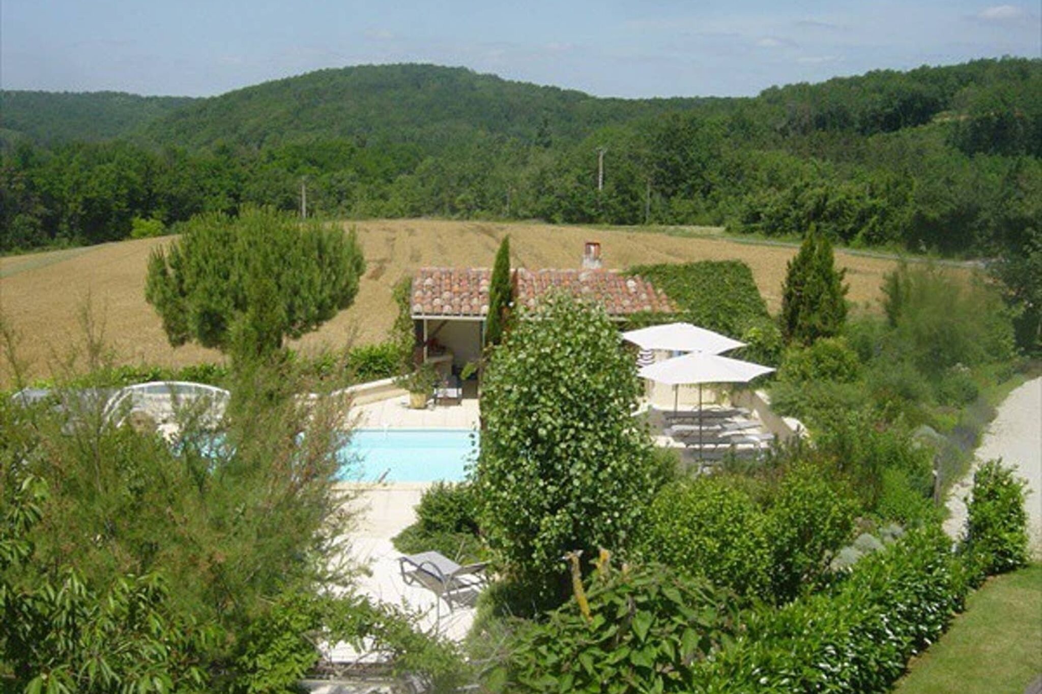 Ferienhaus mit Gartenblick in Dégagnac mit Whirlpool