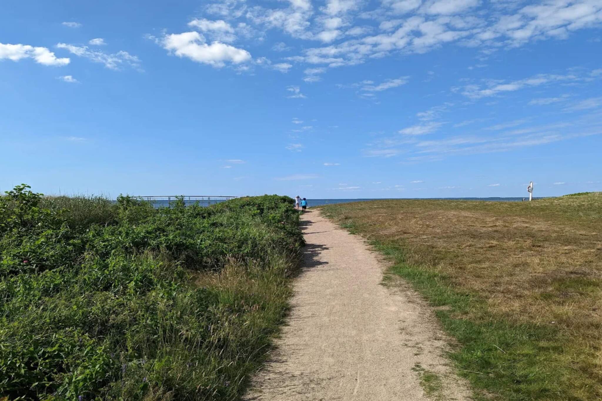 Internet Access DSL, open kitchen(cooker(electric), hood, coffee machine, microwave, fridge-freezer), Living/bed room(TV(cable), radio), bedroom(double bed), bedroom(double bed), bedroom(single bed), bathroom(floor heating)(bathtub or shower, washbasin, toilet), carport, heating(electric), terrace, air to air heatpump