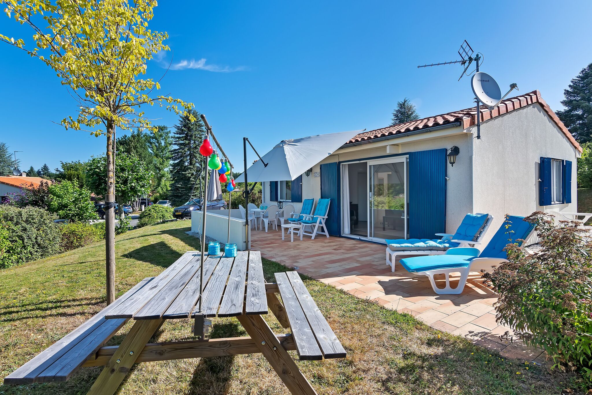 Urban Bungalow in Écuras with Swimming Pool