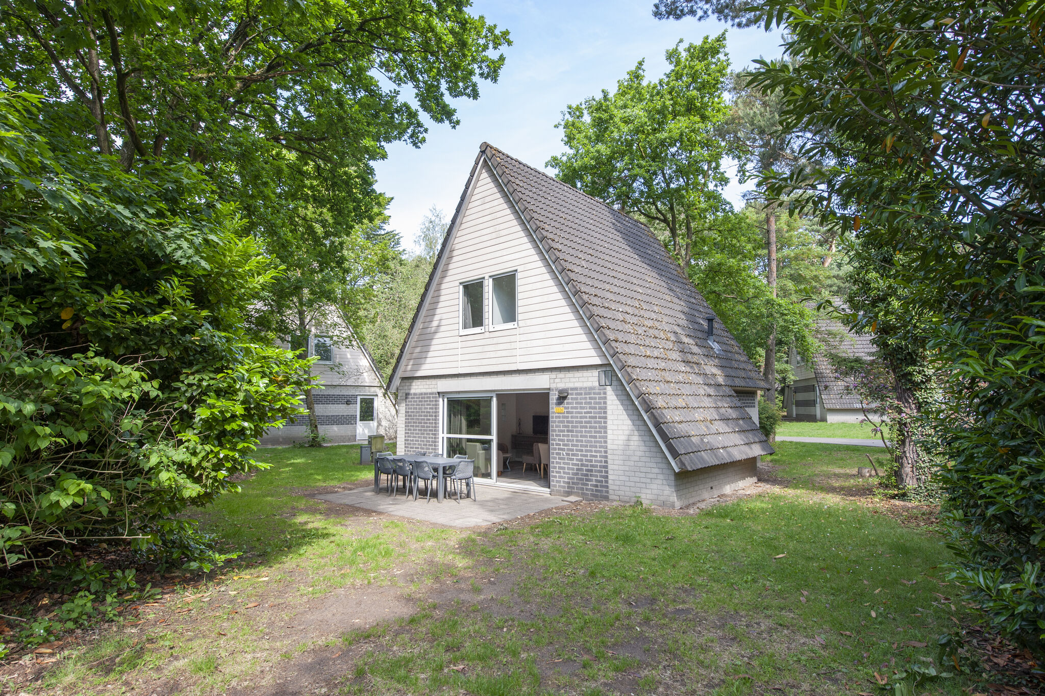 Neu gestaltetes Ferienhaus mit Geschirrspüler im Wald