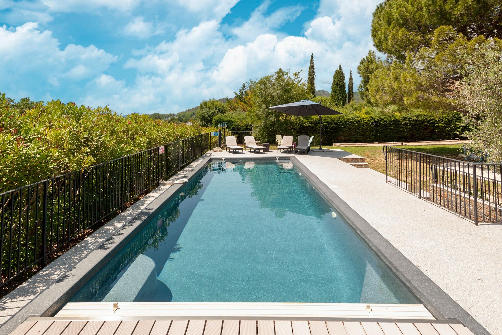 Prachtig vakantiehuis in Callian met een zwembad