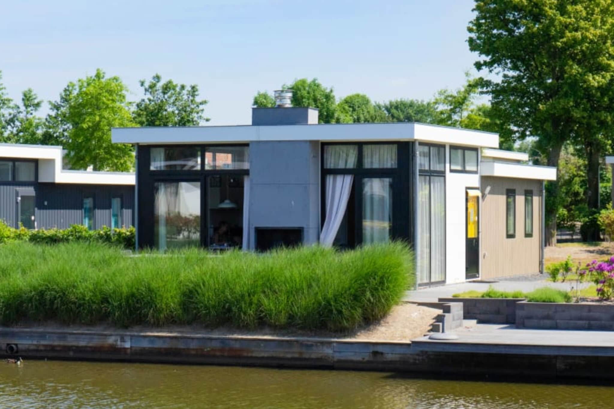 Chalet on the water at the beautiful Veluwemeer