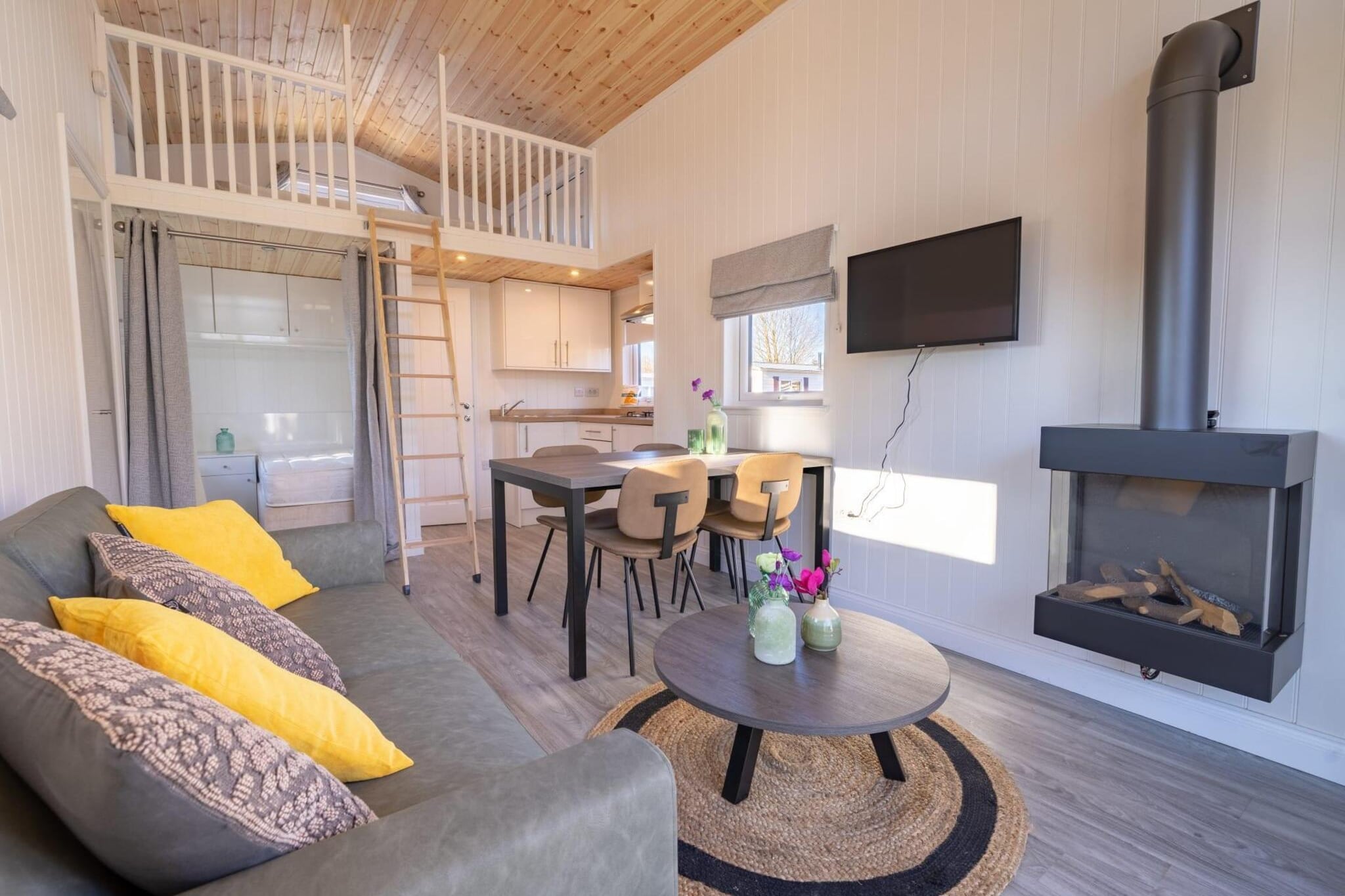 Tiny Lodge 4