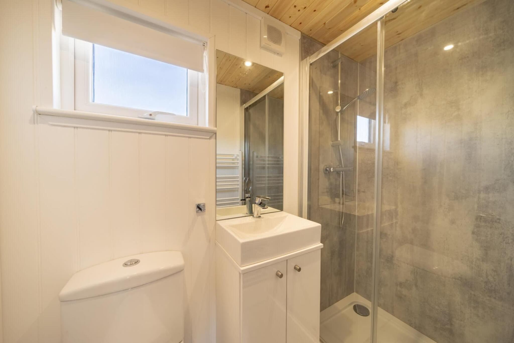 Tiny Lodge 4 - Badkamer