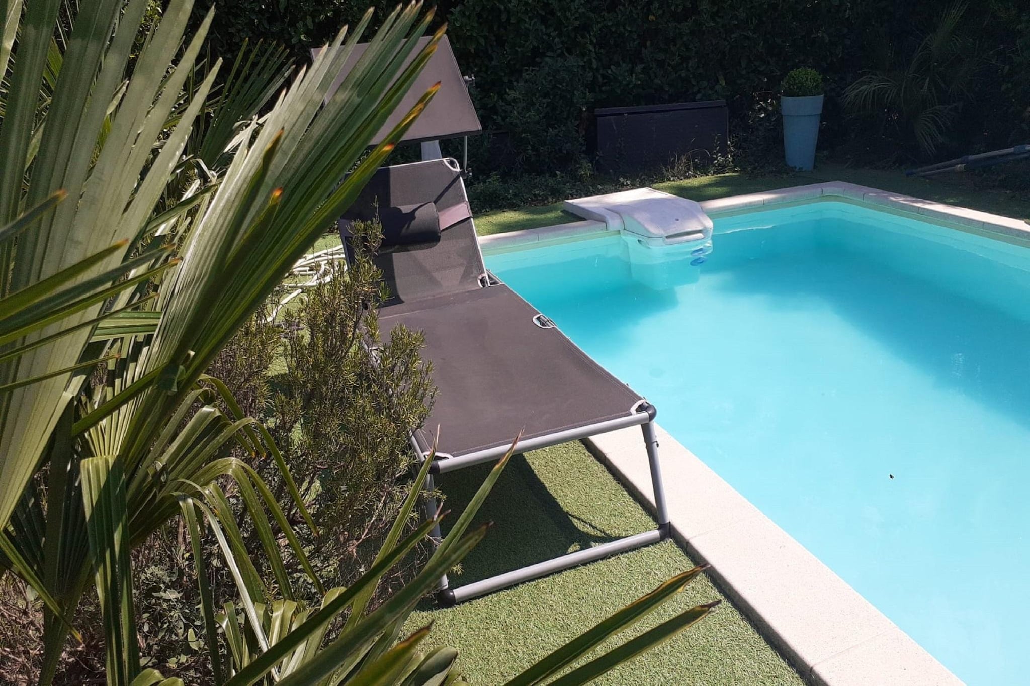 Nice villa in Morières-lès-Avignon with pool