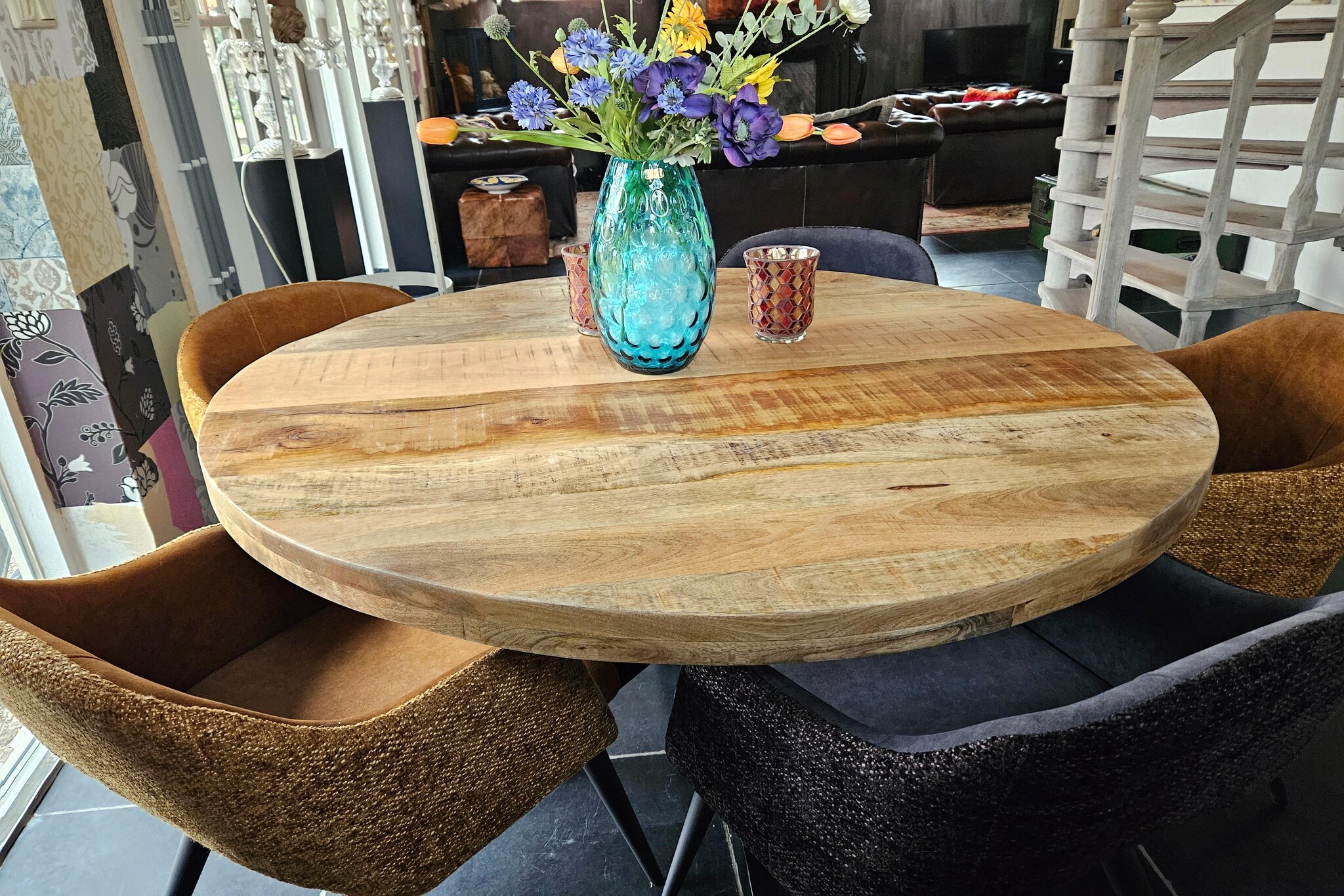 A Creative Escape in Nature
Welcome to The Atelier, a peaceful retreat in the heart of Sleen, perfect for solo travelers or couples seeking relaxation, inspiration, and comfort. This charming house blends coziness with creativity, offering a sunny garden, reading wall, fireplace, and a brand-new outdoor hot tub for year-round warmth. Whether you're painting at the easel, writing your next book, or unwinding under the stars, this hideaway has everything you need to recharge.
Explore Drenthe’s Natural Beauty
Set along the iconic Pieterpad walking route, this location is ideal for hiking, cycling, or nature watching. Nearby, explore the serene Sleenerzand and De Klencke nature reserves, or venture to the lake beaches of Ermerstrand and Kibbelkoele for water fun. For a cultural day out, visit Emmen’s Wildlands Adventure Zoo, the charming canals of Giethoorn, or enjoy golfing at De Gelpenberg. Horse lovers will appreciate the riding center just 600 meters away.
Savor Local Flavors
Right across the street, treat yourself to delights from one of the best bakeries in the Netherlands. For local dining, enjoy a hearty meal at Stamp en Stoof, fine dishes at De Deel, or casual bites at Route 34 and Venezia. With everything from a pizza bar to authentic Dutch cuisine just steps away, this central village setting ensures your tastebuds are as satisfied as your soul.