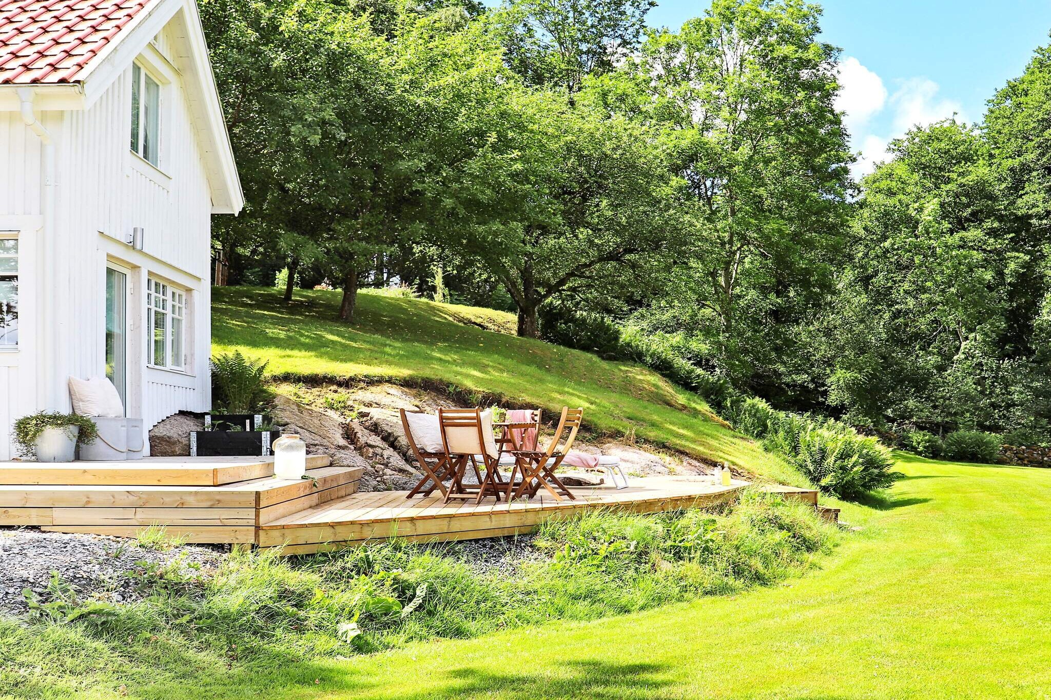 Internet Access DSL, open kitchen(double folding bed, cooker(2 ring stoves), hood, coffee machine, oven, microwave, fridge-freezer, high chair, water from well), Living/bed room(TV(swedish TV channels), chromecast), bedroom(double bed), bathroom(floor heating)(washbasin, shower, toilet), terrace, garden furniture, BBQ, parking, geothermal energy, air to air heatpump