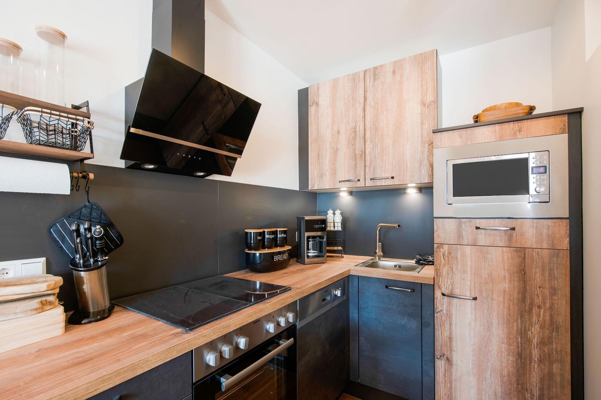 You can start your day with a breathtaking view of the mountains and the town of Mauterndorf in this high-quality furnished flat in the SKI & NATURE complex. The attractive and stylish house offers couples and families an unforgettable holiday in the immediate vicinity of the centre of Mauterndorf (only 200 metres on foot).

The Mauterndorf/St. Michael ski area is in the immediate vicinity. In winter, the ski bus stops right outside the front door and also takes you to other great winter sports areas such as Obertauern, where snow is absolutely guaranteed. Romantic horse-drawn sleigh rides and toboggan rides are also part of your holiday experience in Mauterndorf! This region also has a lot to offer in summer: Hiking, mountain biking, swimming and many other activities await you.

The flat on the first floor has two balconies. The building is equipped with a lift and a ski storage room with ski boot warmer. Car parking spaces are available. Enjoy stylish evenings with a snack and a drink on one of the balconies.