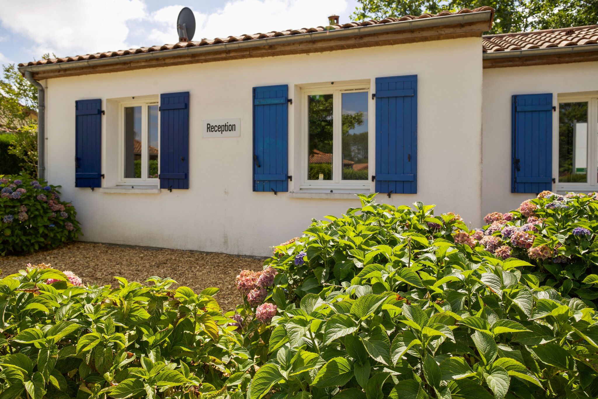 Ferienhaus mit Gartenblick in Les Forges mit Terrasse