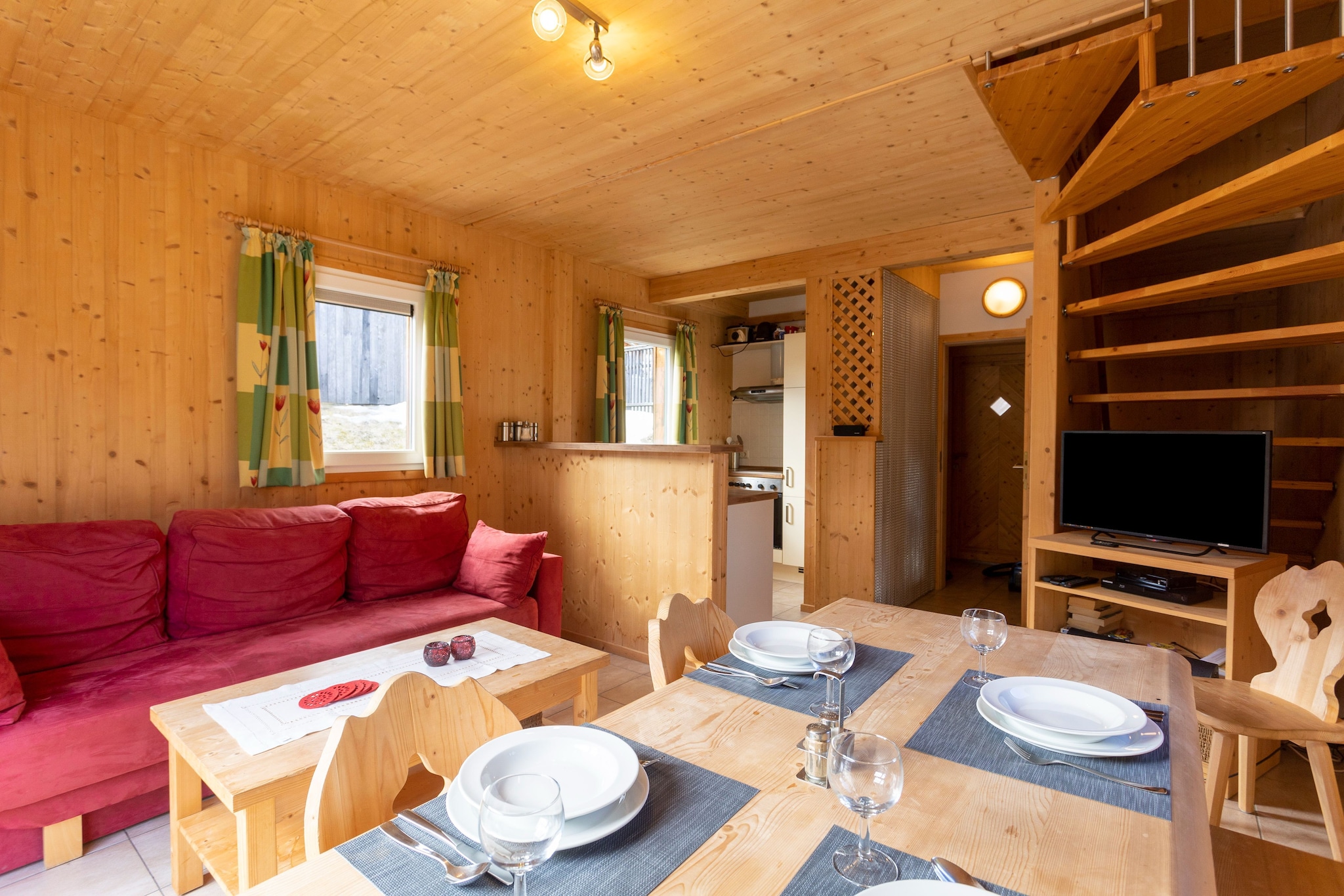 This beautiful detached chalet for a maximum of 4 people is located in a small chalet park in the lively town of Stadl an der Mur in Styria, near the famous Kreischberg ski area.
The chalet offers a cozy living/dining room with an extra sofa bed, a well-equipped kitchen and on the first floor 2 spacious bedrooms and 1 bathroom. From the living room you have direct access to the large and partially covered terrace. There is a wonderful garden surrounding the house and parking is available directly at the chalet.
The town center of Stadl an der Mur is about a 15-minute walk away and offers various restaurants and inns, shops for daily shopping and a gas station. The two district capitals of Murau and Tamsweg are only about 20 minutes by car.
The chalet is in a perfect location to the neighboring ski areas Kreischberg (approx. 15 minutes) with 42 kilometers of slopes, Hirnkopf-Flattnitz (Glödnitz) in Central Carinthia (approx. 20 minutes) with 8 kilometers of slopes and 5 lifts, Turracher Höhe, one of the most diverse ski areas the Southern Alps with 43 kilometers of slopes and 15 cable cars and ski lifts (approx. 30 minutes), the Prebersee high-altitude cross-country ski run in approx. 30 minutes and the cross-country skiing area in Schönfeld - Innerkrems (approx. 40 minutes).
In summer, the Stadl leisure facility directly in Stadl an der Mur with a 7000 m2 swimming lake offers lots of swimming fun!