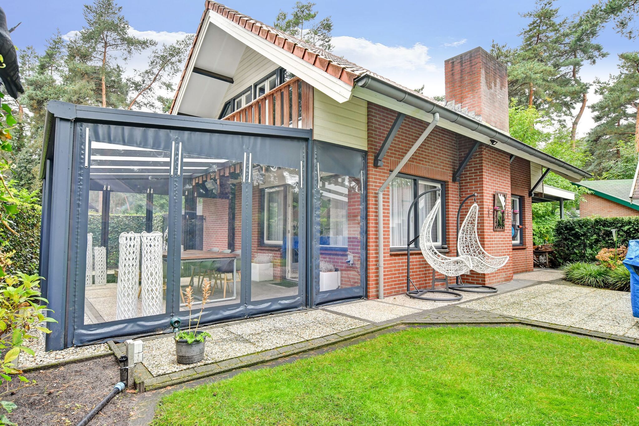 Charmante maison de vacances à Meijel avec une terrasse couverte