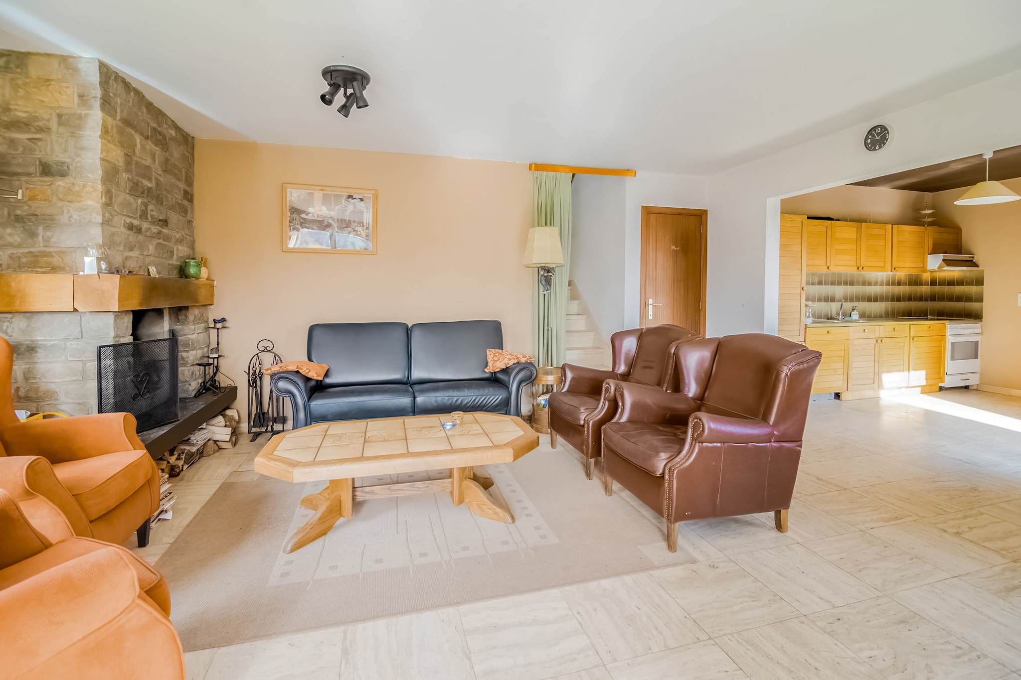 An optional utilities and service fee of EUR 100,00 will be charged before your arrival. Details are given below.<br> Set in the heart of the Belgian countryside, this peaceful holiday home in Roy offers stunning valley views, a private garden, and a furnished terrace with an outdoor fireplace, perfect for cozy evenings under the stars. Ideally located between Marche-en-Famenne and La Roche-en-Ardenne, it's a great choice for families eager to explore local culture, architecture, and heritage. Nature lovers will find hiking, biking, and canoeing opportunities right at their doorstep. After a day trip to charming Durbuy, the smallest town in the world, you can return to serenity and scenic beauty. Marche-en-Famenne, just 10 km away, provides restaurants, shops, and all daily essentials. Inside, relax in the comfortable sitting area with a fireplace, TV, and Netflix, or prepare your favorite meals in the well-equipped kitchen. This peaceful retreat is perfect for those seeking nature, comfort, and unforgettable countryside views. <br><b> Optional Utilities & Service Package </b><br><b> An optional utilities and service package of EUR 100,00 </b> can be selected prior to your arrival. You will receive a separate communication with the payment link should you wish to include it.<br>This package ensures a seamless stay and conveniently covers services such as final cleaning, utility consumption, service support, and protection against minor damages or incidental costs during your stay.<br>Guests who prefer may manage these services independently, provided the property is returned in good order at check-out.