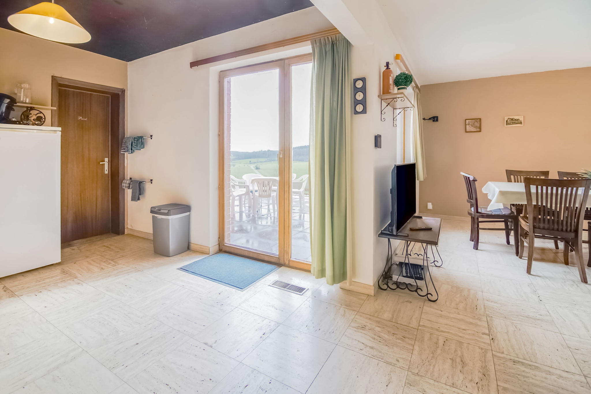 Quiet valley view retreat