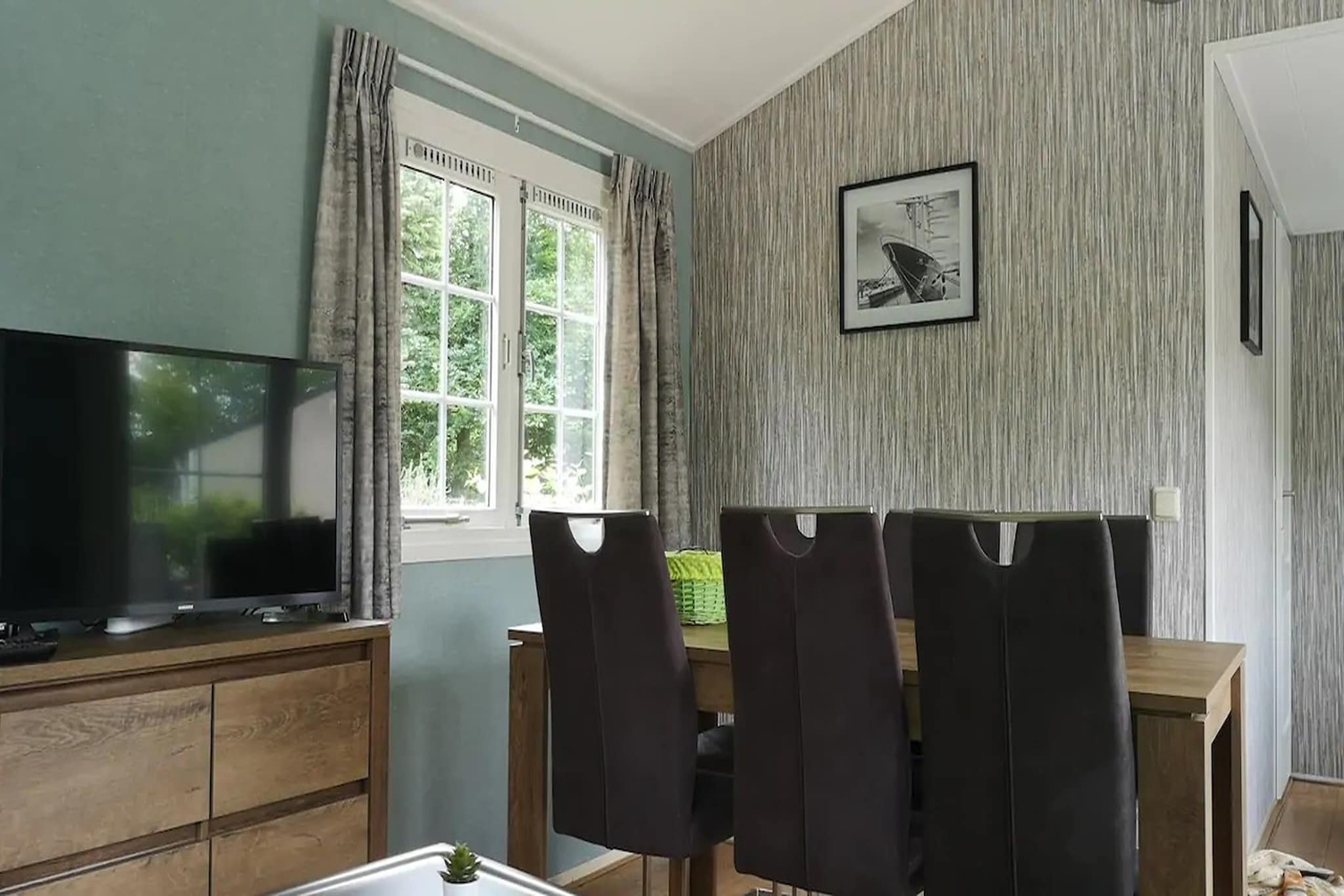 Huisje 84-Dining room