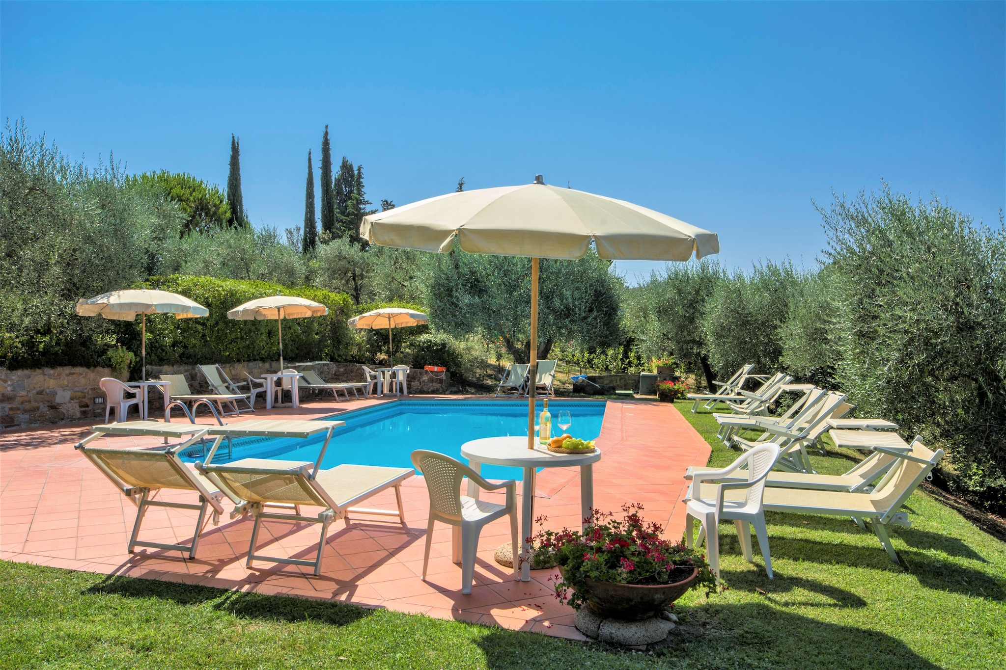 Set amidst the rolling landscapes of Castelfiorentino, this charming countryside home offers a peaceful escape with authentic Tuscan character. Perfect for a couple or small family, the ground-floor apartment features a welcoming living and dining area with a double sofa bed, flat-screen satellite TV, and a fully equipped open kitchen. Free Wi-Fi and pet-friendly access make it a convenient and comfortable base for exploring the region.
The property includes a cozy double bedroom and a modern bathroom with a shower and bidet. Guests can relax on the private terrace or in the expansive, illuminated shared garden with sun loungers and a barbecue area. A large fenced swimming pool is available during summer months, and there’s also play equipment, table tennis, and a plancha grill.
Located just 8 km from Castelfiorentino and close to Certaldo and San Gimignano, the home is ideally situated for discovering Tuscany’s medieval gems. Nature lovers can enjoy walks through nearby forests, while the Castelfalfi golf course and local horseback riding add outdoor fun. Nearby restaurants in Certaldo serve authentic regional dishes and local wines, rounding out the perfect Tuscan experience.