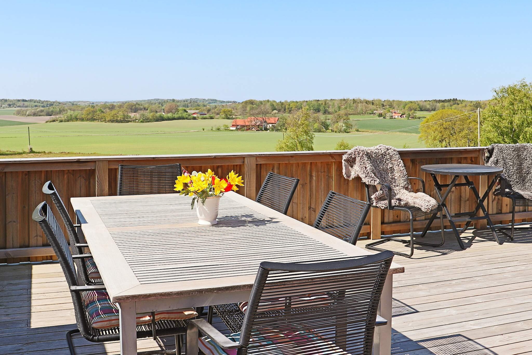 Annex: (2x single bed, shower(reachable from the outside), washing machine)\n\nInternet Access DSL, open kitchen(cooker(electric), hood, coffee machine, oven, dishwasher, fridge-freezer, water from well), Living/bed room(TV, fireplace), bedroom(double bed), bedroom(single bed), bedroom(single bed), bathroom(washbasin, shower, toilet), bathroom(washbasin, shower), sauna(indoor, heated), terrace, garden, garden furniture, BBQ, geothermal energy, solar energy