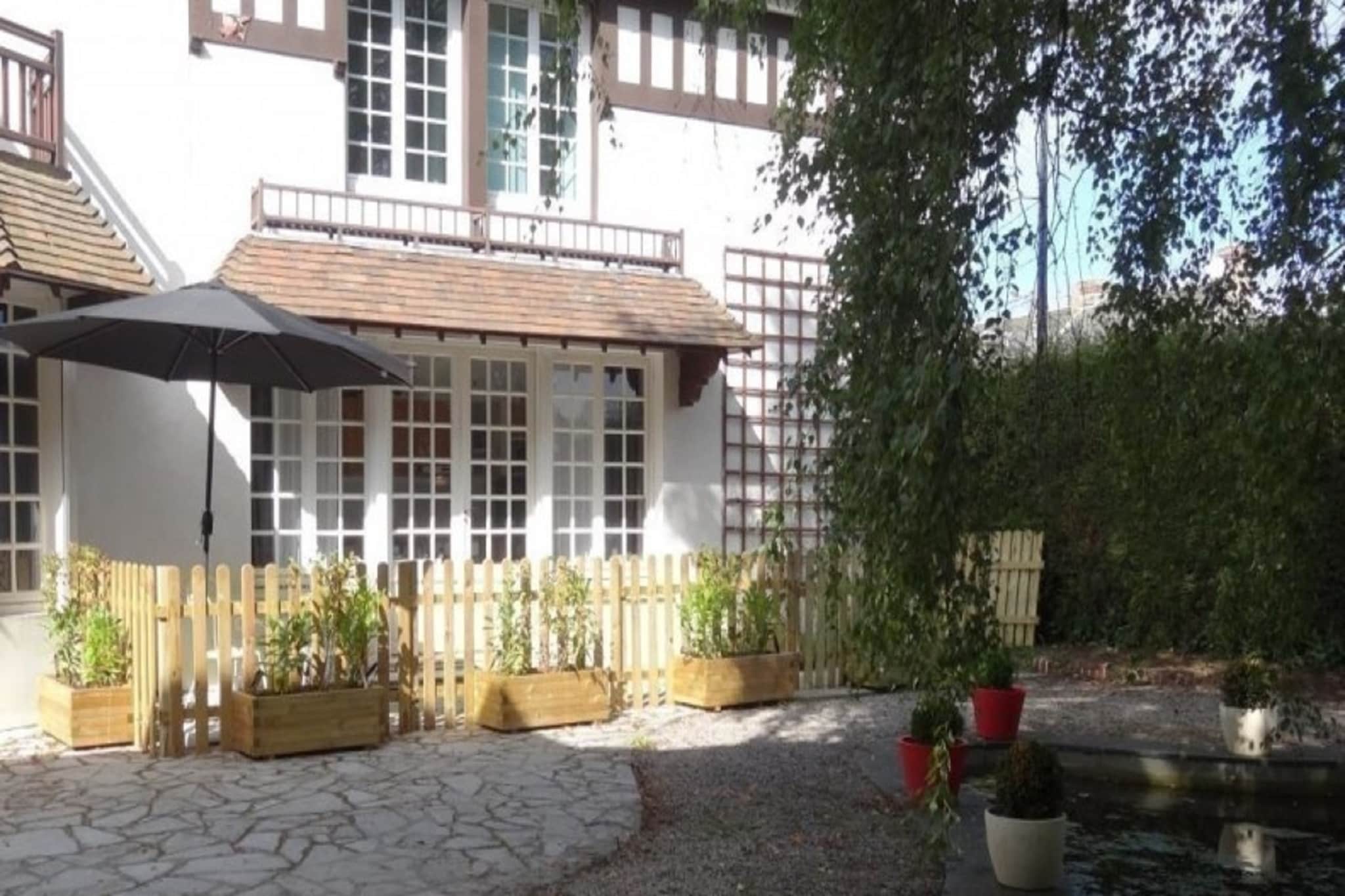 Le Petit Marais-Exterior summer