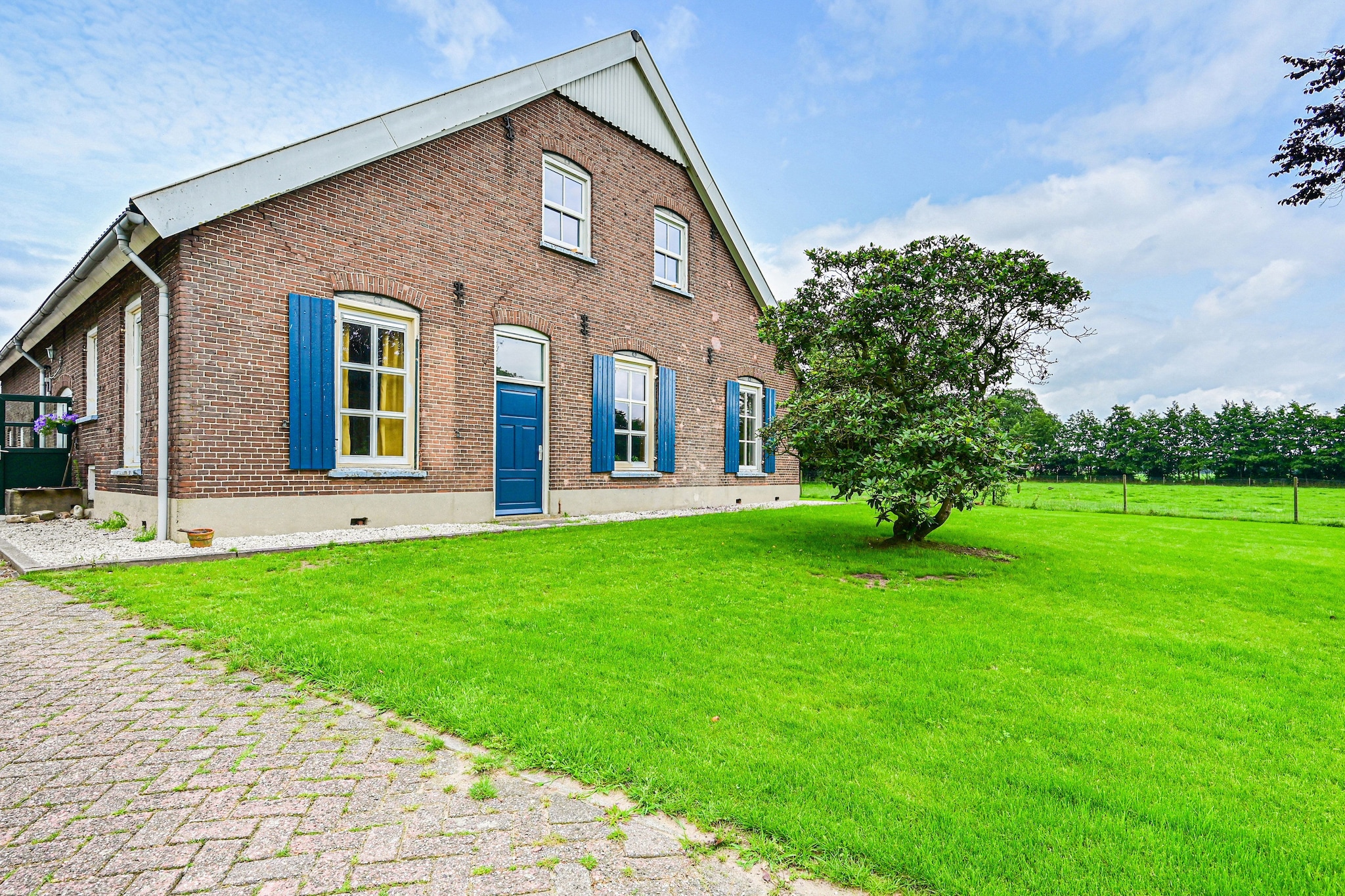 Farmhouse in De Heurne near the forest