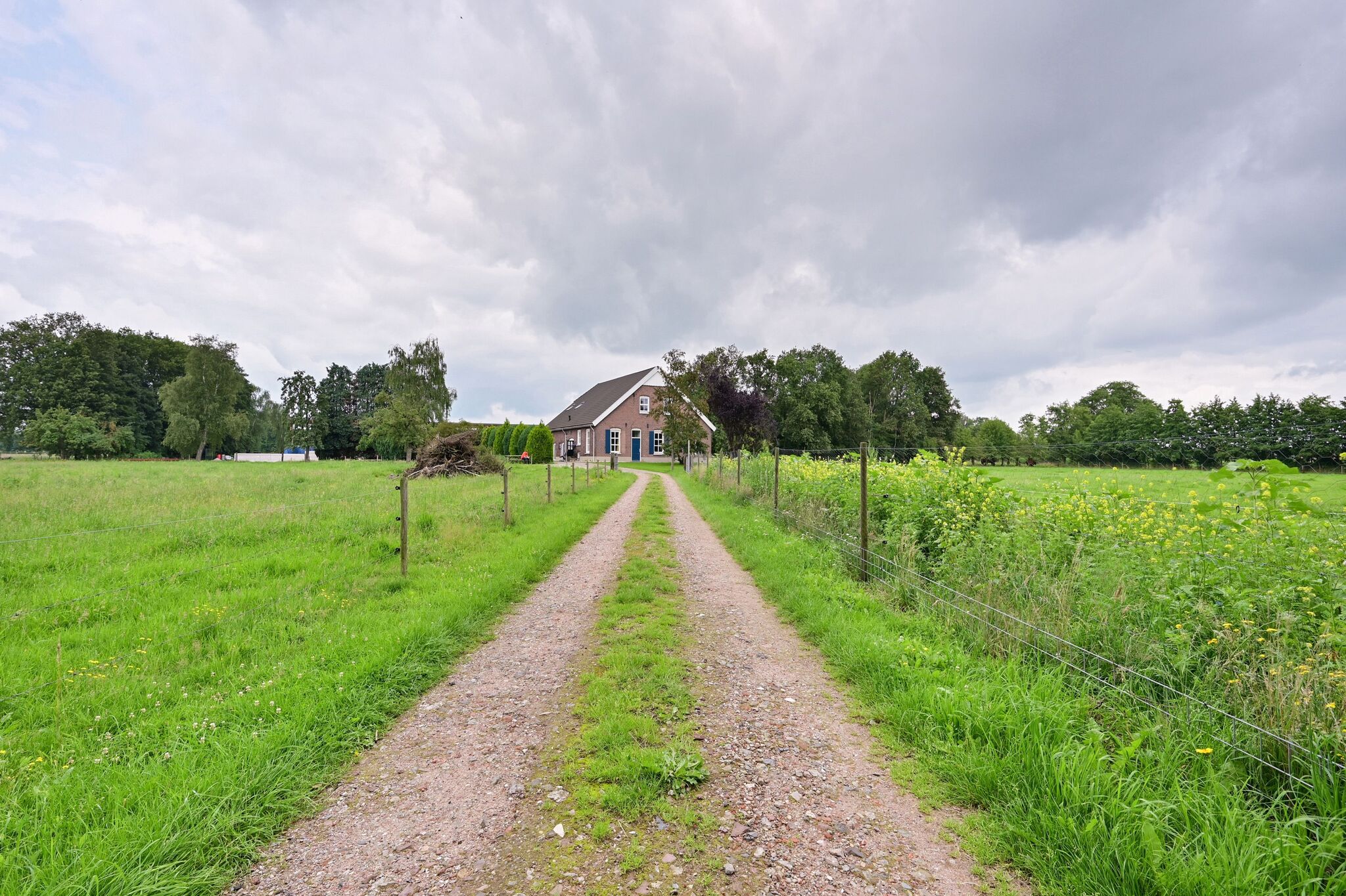 Bauernhof in De Heurne in der Nähe des Waldes