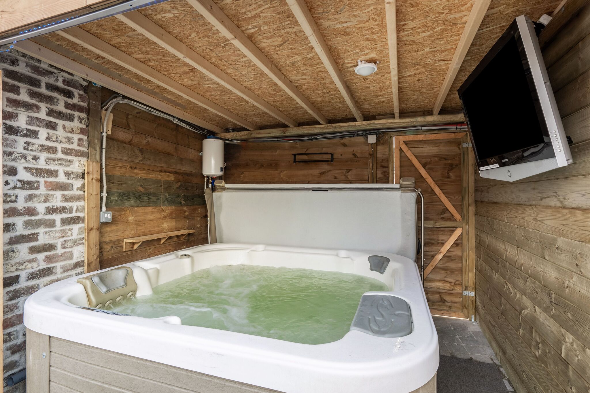 Tasteful Holiday Home in Loppem with Jacuzzi