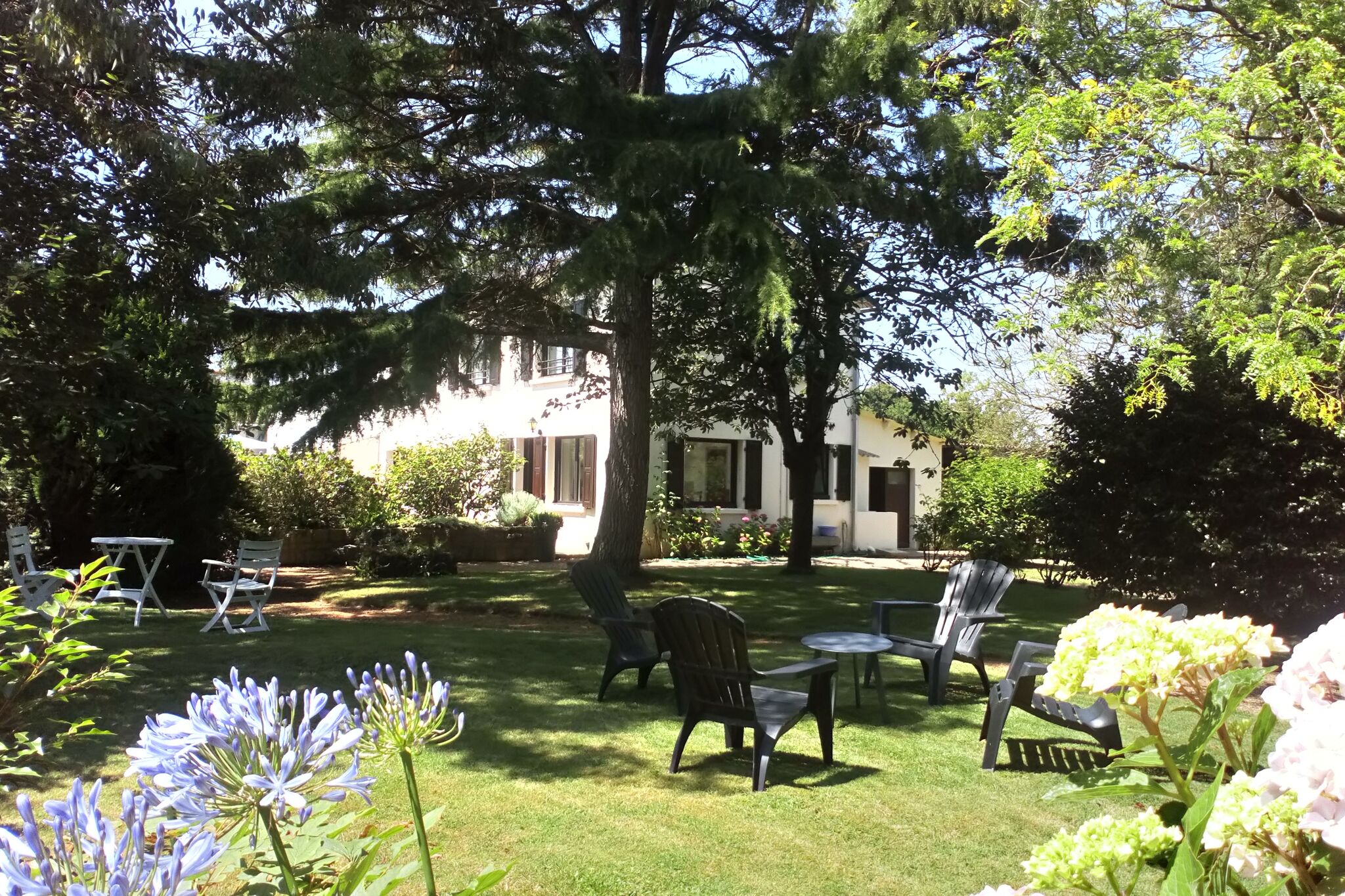 Malerisches Ferienhaus in Saint mit Garten
