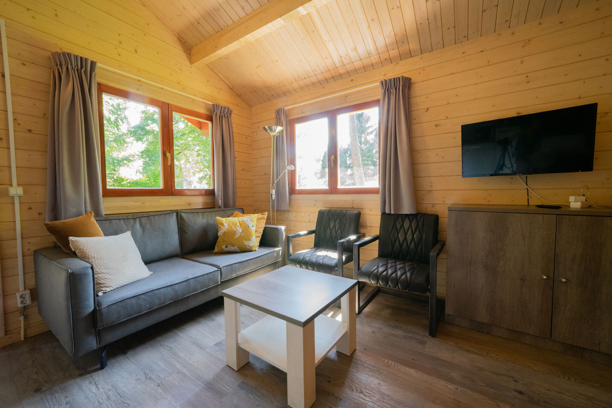 Nice chalet with combimicrowave, 20km from Utrecht