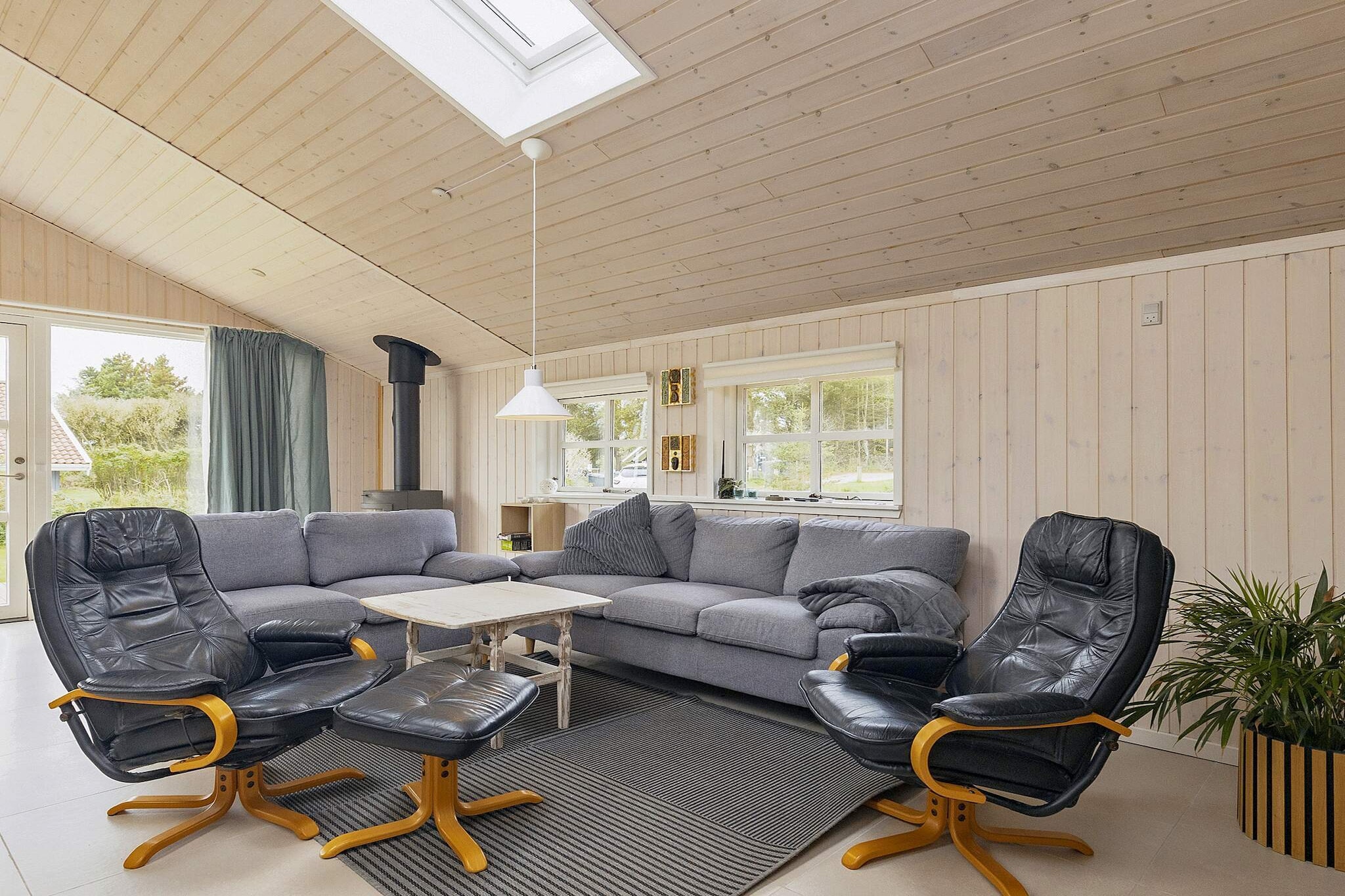 Holiday home located in Grønhøj by Løkken on a good natural plot with trees. The cottage is well maintained and a good setting for the family who want to spend their summer holidays close to the North Sea. The cottage has a good living room with dining area and open kitchen with dishwasher, microwave and refrigerator. There is internet and Chromecast for TV which is with Danish and German programs. & # 160; & # 160; & # 160; The cottage has 2 bedrooms with double beds and 1 with 1 bunk bed for 2 people and bathroom with shower and underfloor heating and washing machine. Both on the terrace and on the plot there is a good opportunity to find shelter as the grounds are surrounded by trees. The cottage is heated with heat pump and wood stove.

A refundable deposit might be charged closer to your check-in date. This deposit covers utilities consumed during your stay and any additional services that may be taken. The final amount will be adjusted based on actual meter readings, actual usage of extra services, and any remaining balance will be refunded within 21 days after checkout.