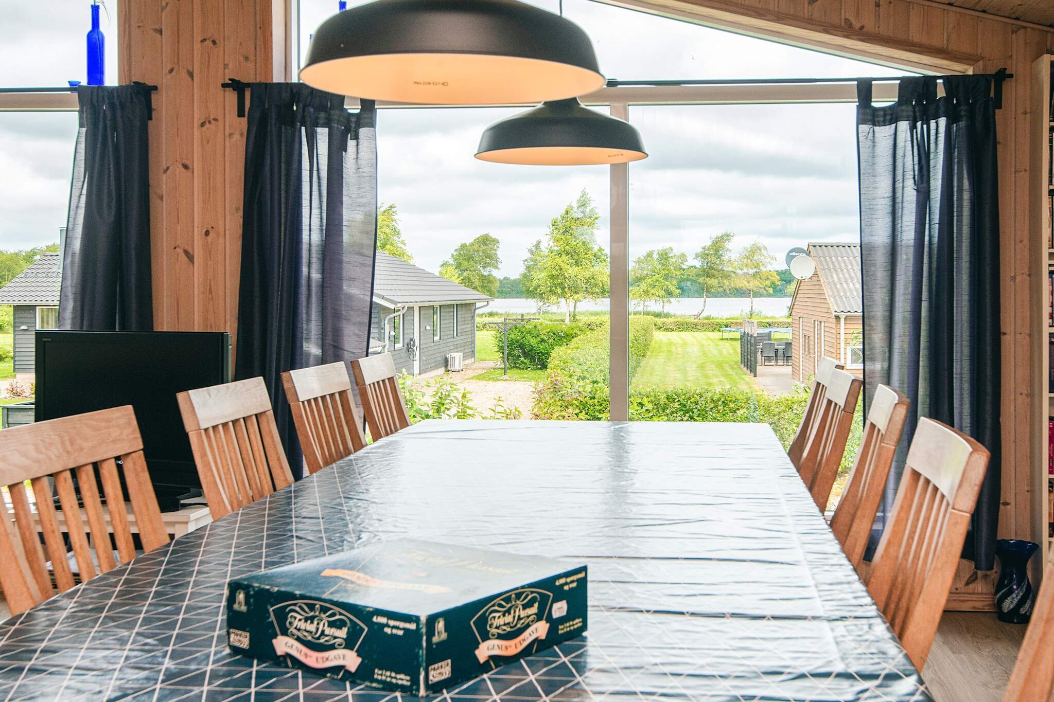 Scandinavische oase aan het meer-By Traum-Binnen