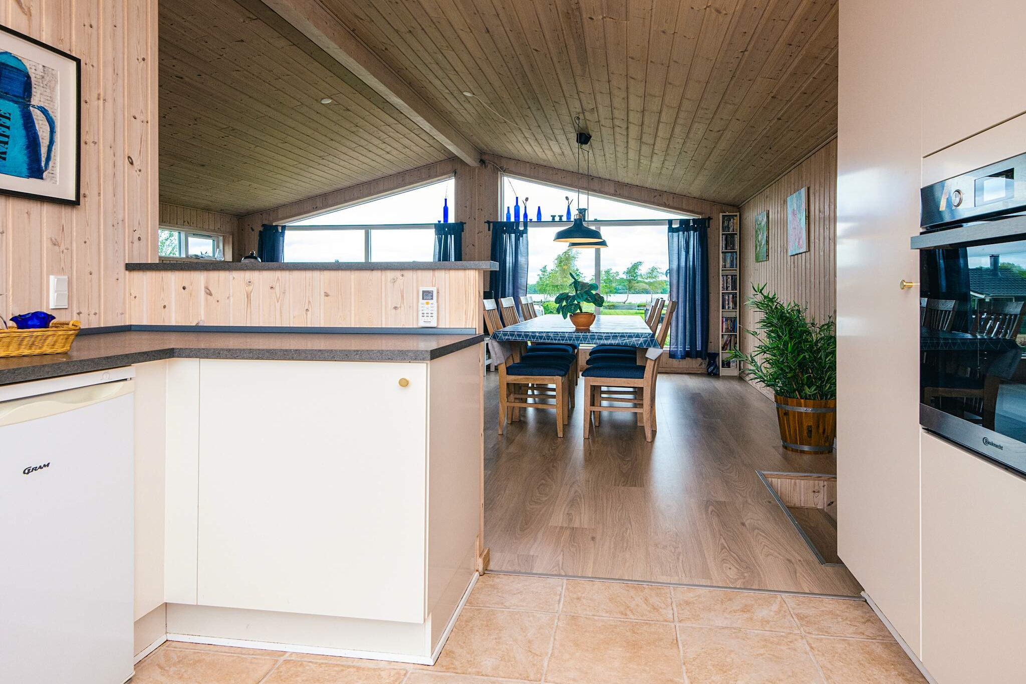 Scandinavische oase aan het meer-By Traum-Binnen