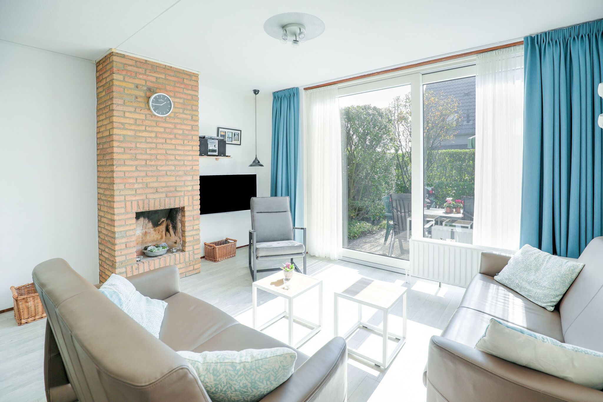 Well equipped holiday home in Nieuwvliet, just a few minutes walk from the beach