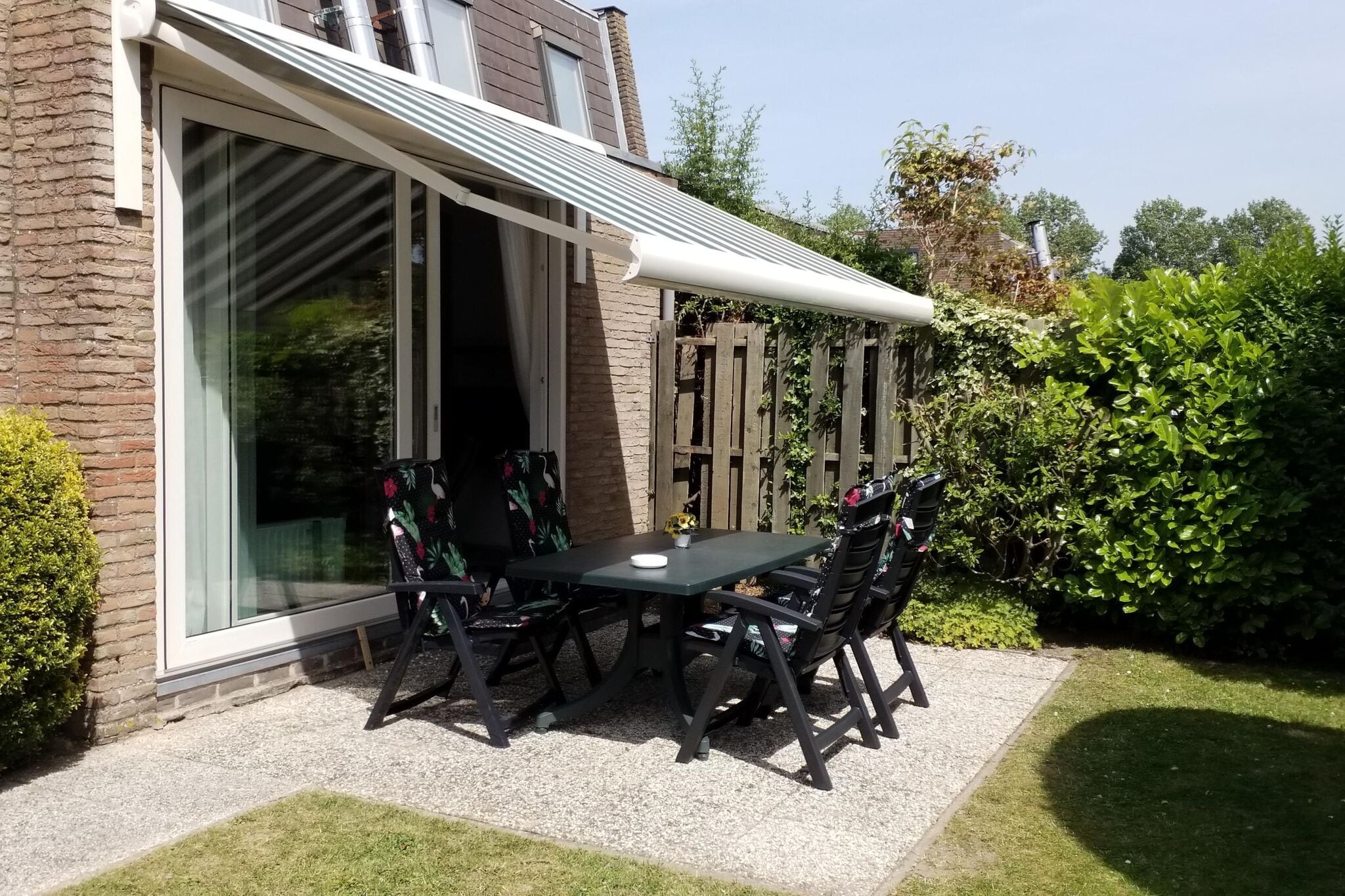Heerlijk vakantiehuis in Nieuwvliet met een grote tuin en op loopafstand strand