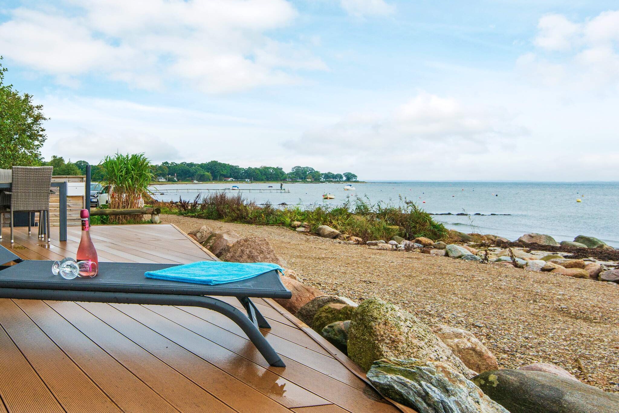 open kitchen(cooker(electric), hood, coffee machine, microwave, dishwasher, fridge-freezer), Living/bed room(TV(cable, german television channels, danish TV channels (DR1 and TV2)), radio, high chair), bedroom(double bed, children\'s bed), bedroom(double bed), bedroom(2x bunk bed), bathroom(bathtub or shower, washbasin, toilet, washing machine), heating(electric), terrace, garden, BBQ, air to water heatpump