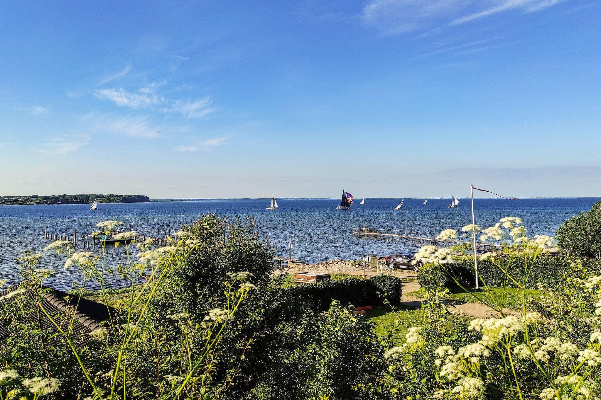 Panoramisches Strandrefugium-By Traum-Wasserblick