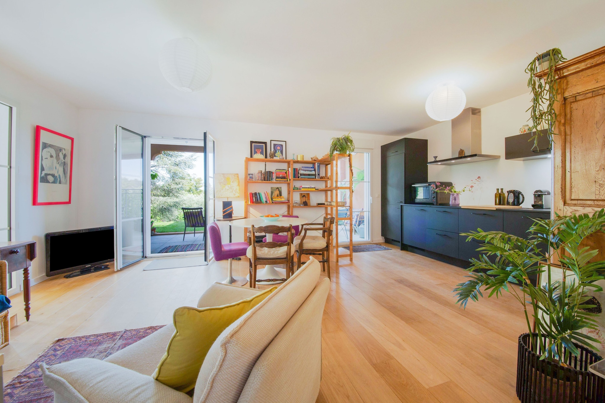 This semi-detached apartment in Roquefort les Pins in the Provence-Côte dAzur is best-suited for a small family with kids or a small group looking for a comfortable and royal French holiday. There is a swimming pool where you can enjoy a refreshing dive, a terrace and garden for unwinding and playing with your kids and a boules court, shared with other guests, for some fun and frolic. Only a stroll away you will find a post office and a bakery. Lovers of golf may rejoice as there is Golf Opio Valbonne and Chateau de la Begude golf course within a 5 km radius. Based 10 km away the Villeneuve Loubet seabeach, so pack your swimsuits. Head with your family to Marineland Antibes amusement park for a wonderful time and Verrerie de Biot, a souvenir store and museum, where you can see craftsmen working, indulge in some DIY and get to take those pieces home! There is a living/dining room with a terrace to relish meals and free parking facility on the premises. Nice Airport is 15 km away.