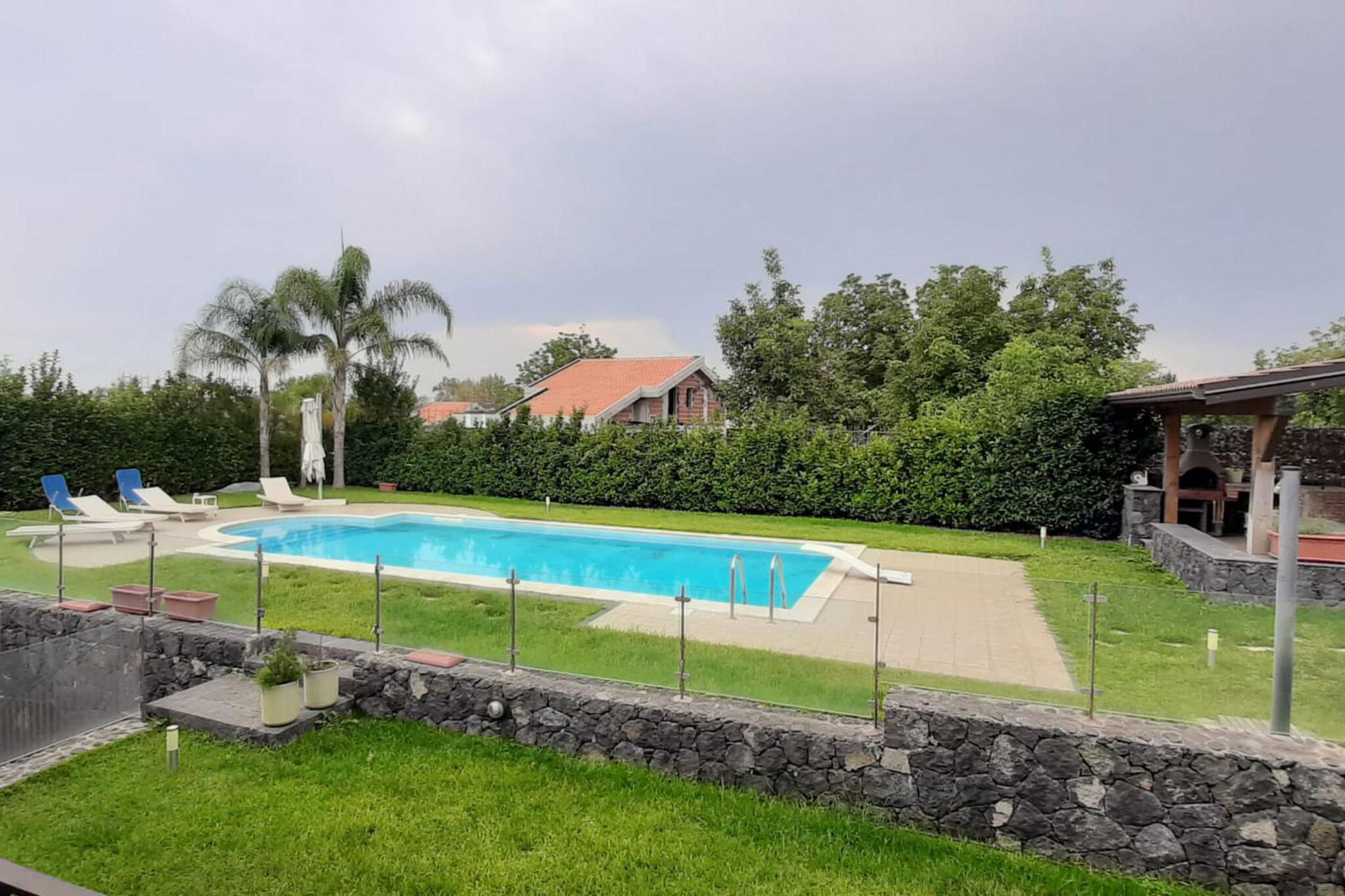 Stilvolles Ferienhaus in Viagrande mit Swimmingpool