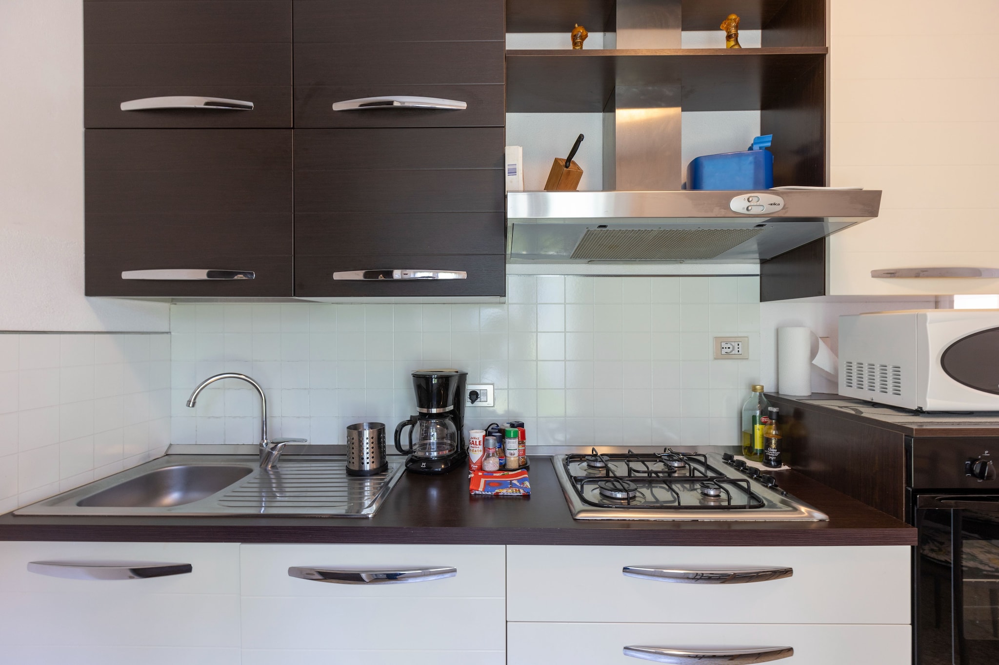 An optional utilities and service fee of EUR 150,00 will be charged before your arrival. Details are given below.<br> In the village of Acquaseria, this charming holiday home offers a peaceful escape with stunning views of Lake Como, just 200 meters away. The fenced garden features sun loungers, a barbecue, and a plancha grill, perfect for outdoor dining or relaxing in the sun. Inside, a spacious kitchen and inviting living area provide comfort and convenience for families or groups, while the ground-floor layout and private parking add accessibility and ease. The location offers plenty of opportunities for exploration. Enjoy lakefront strolls, scenic hikes, or a short 4 km trip to Menaggio with its quaint streets, artisan shops, and ferries to Bellagio and Varenna. Walking trails and boat rides provide breathtaking views of the lake and surrounding mountains. Acquaseria itself is just a five-minute walk away, and nearby public transport makes it easy to discover more of the Lake District. Local dining highlights include Trattoria Pizzeria del Lago with its lakeside ambience, Da Luigi for a cozy family-run experience, and La Trattoria in Menaggio for gourmet cuisine with spectacular views. <br><b> Optional Utilities & Service Package </b><br><b> An optional utilities and service package of EUR 150,00 </b> can be selected prior to your arrival. You will receive a separate communication with the payment link should you wish to include it.<br>This package ensures a seamless stay and conveniently covers services such as final cleaning, utility consumption, service support, and protection against minor damages or incidental costs during your stay.<br>Guests who prefer may manage these services independently, provided the property is returned in good order at check-out.