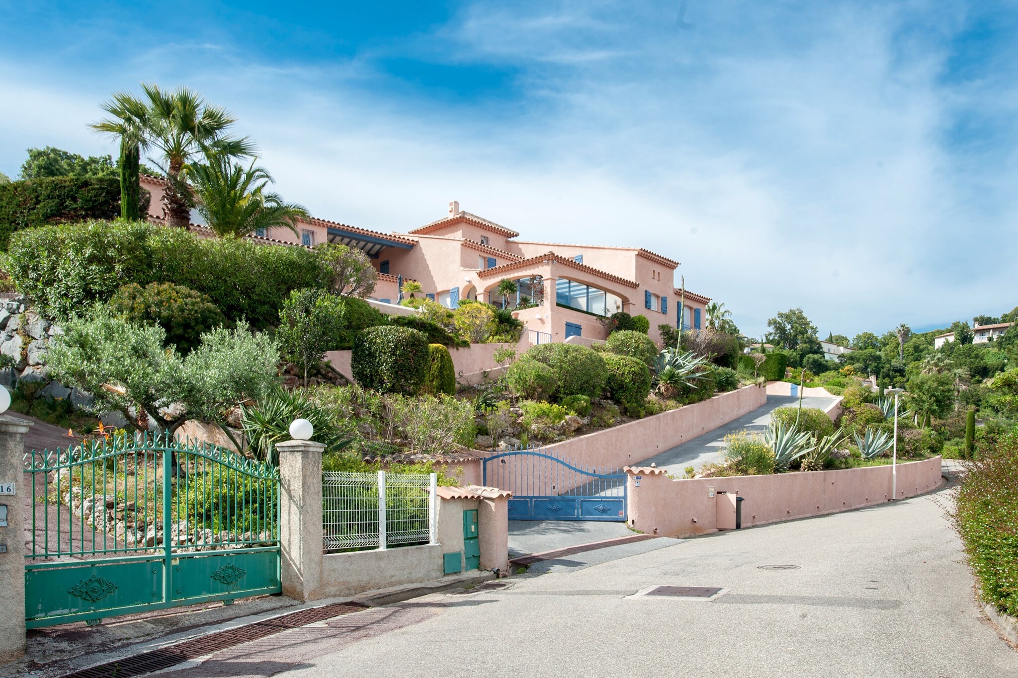 Luxurious Villa in Les Issambres with swimming pool and Sauna