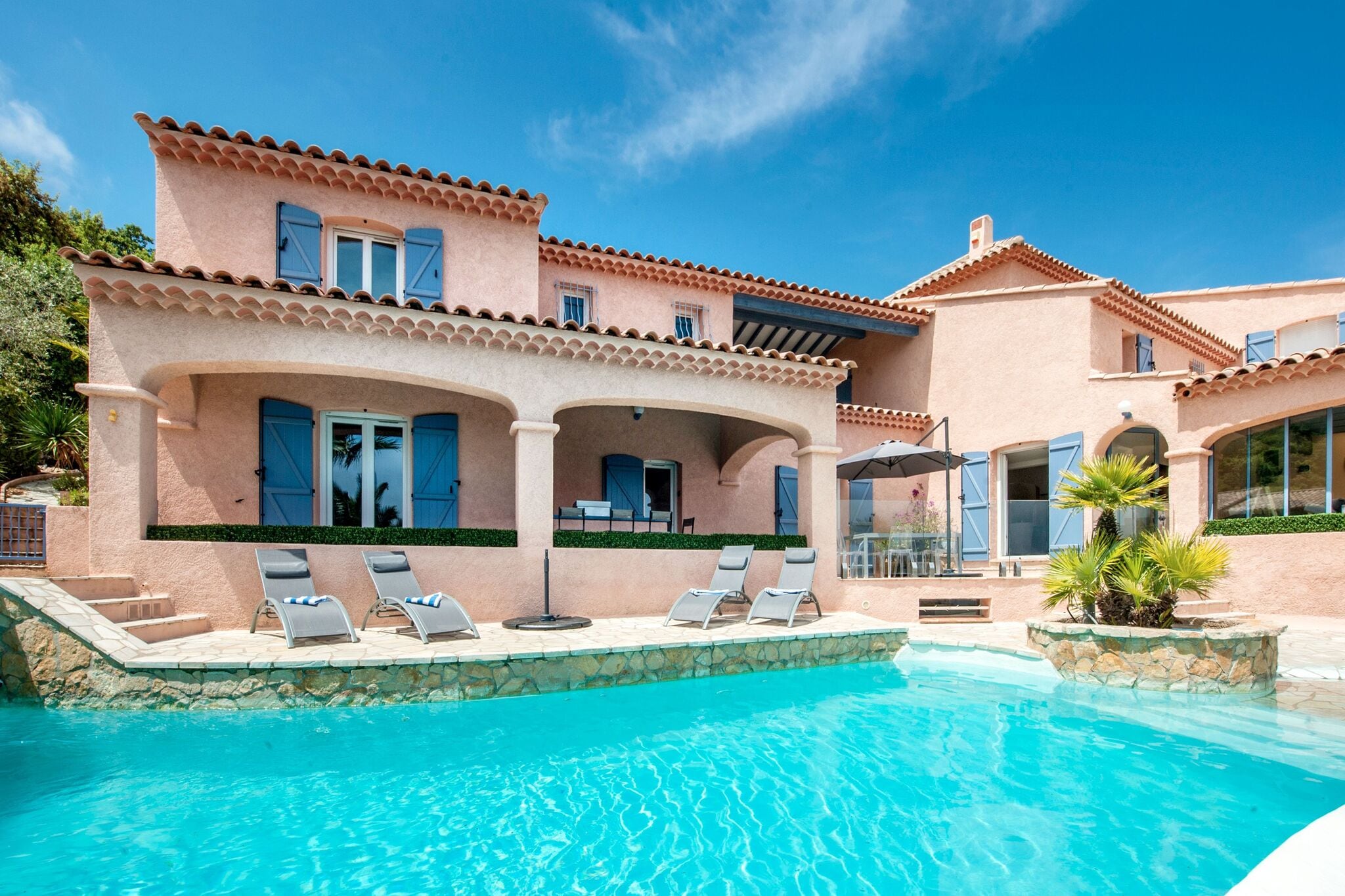 Luxe villa in Les Issambres met een zwembad en een sauna