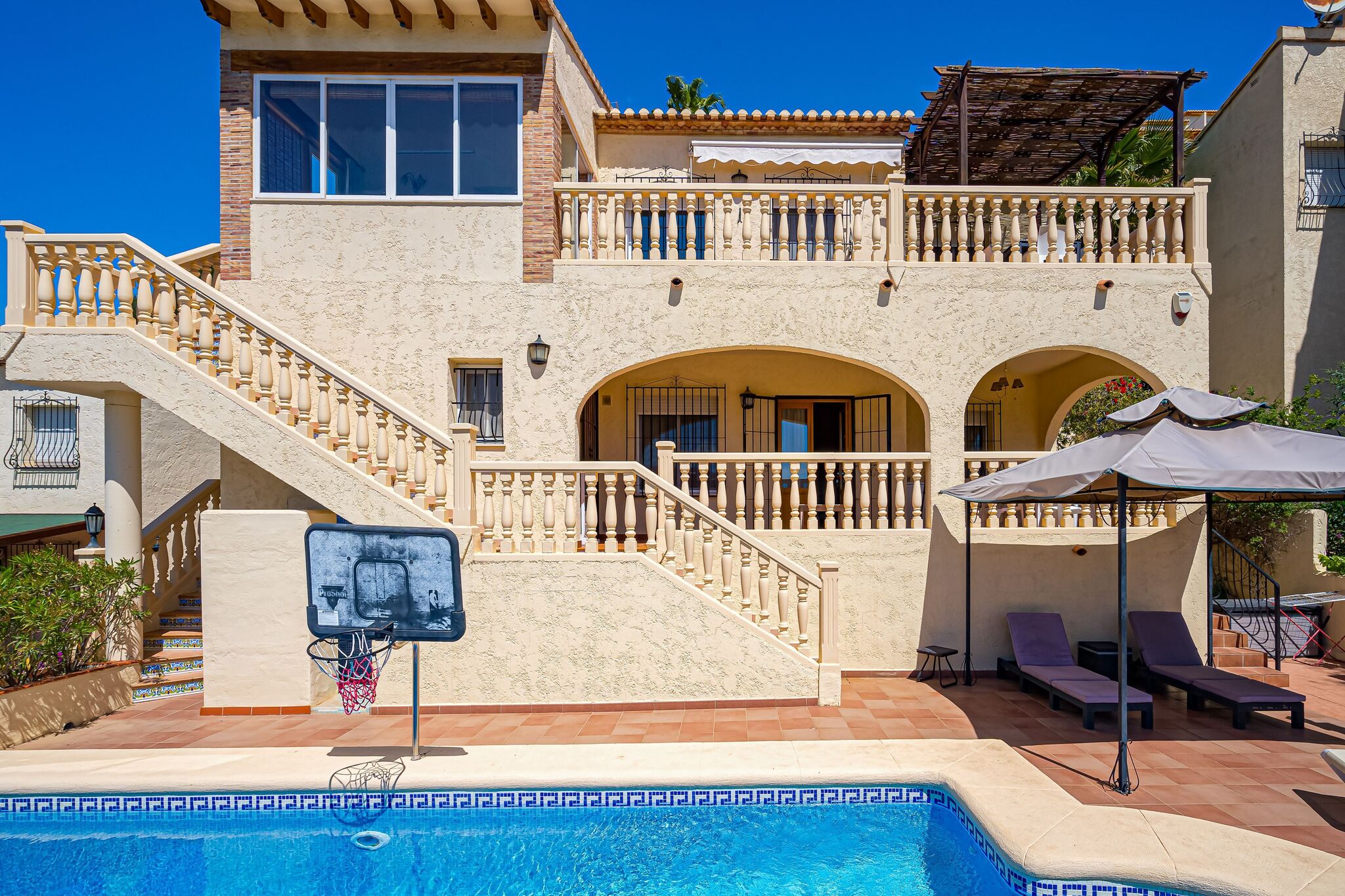 Gezellig vakantiehuis in Jalón met een privézwembad