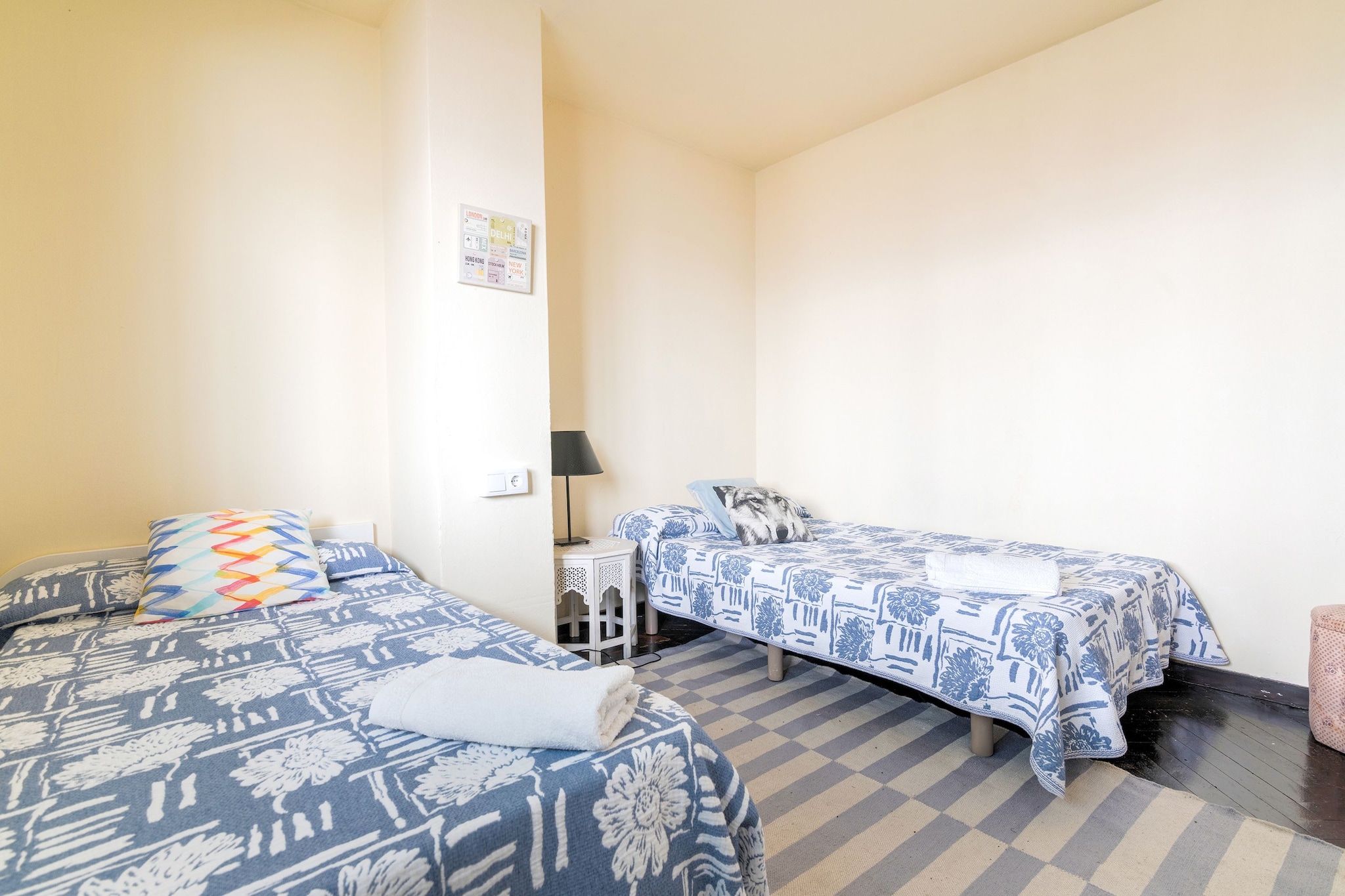 Ground floor: (lift)\n\nOn the 7th floor: (Entrance, Kitchen(hob(4 ring stoves, gas), toaster, coffee machine, oven, microwave, fridge-freezer, Juicer), Living/diningroom(TV(flatscreen, smart TV), dining table, seating area), bedroom(double bed(135 x 190 cm)), bedroom(single bed(90 x 190 cm), single bed(105 x 190 cm)), bathroom(shower(walk-in shower), washbasin, toilet, hairdryer), fitness room(15 m2), relaxation area(seating area))\n\nwashing machine, heating(central), air conditioning(mobile), terrace(private, roofed, fenced, 40 m2), lift, ironing board, iron