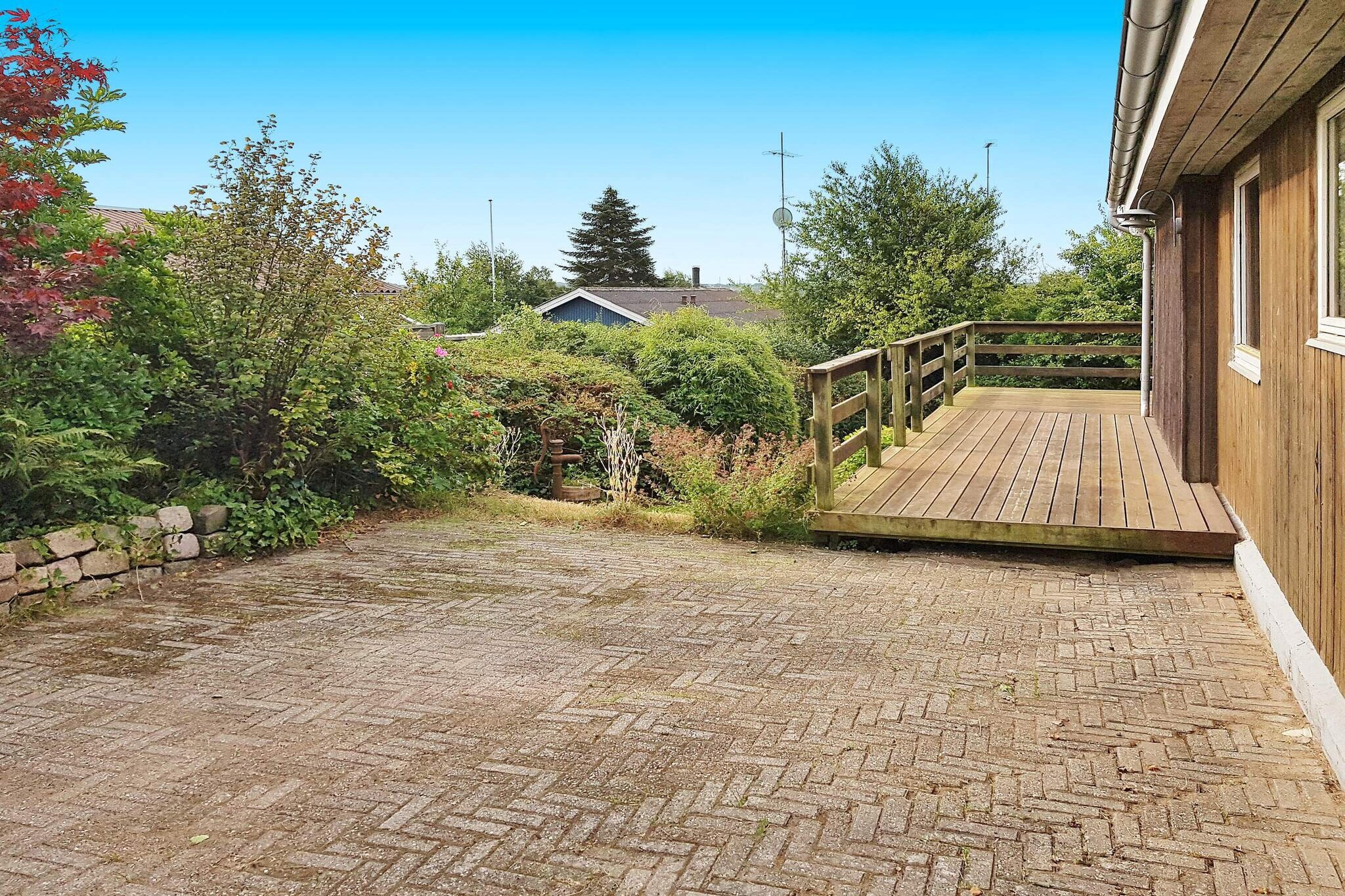 Within walking distance to the beach at Hvidbjerg, this holiday home is situated on a sloping plot with a view of the water from both the house and the terrace. There are stairs leading down to the house. From the living room, there is access to the terrace where you can enjoy the view. The summer cafÃ©, located 500 m from the house, is open Thursday to Sunday. There is also a pancake restaurant just 400 m from the house. Not rented out to youth groups.A refundable deposit might be charged closer to your check-in date. TheÂ securityÂ depositÂ ensuresÂ aÂ smoothÂ stayÂ andÂ coversÂ any additionalÂ servicesÂ orÂ consumptionÂ charges.ThisÂ depositÂ coversÂ utilitiesÂ consumedÂ duringÂ yourÂ stay andÂ anyÂ additionalÂ servicesÂ thatÂ mayÂ beÂ taken.TheÂ finalÂ amountÂ willÂ beÂ adjustedÂ basedÂ onÂ actualÂ meter readings,Â actualÂ usageÂ ofÂ extraÂ services,Â andÂ anyÂ remaining balanceÂ willÂ beÂ refundedÂ withinÂ 21Â daysÂ afterÂ checkout.ThisÂ depositÂ simplyÂ actsÂ asÂ aÂ prepaymentÂ forÂ chargesÂ that Â youÂ wouldÂ anywaysÂ payÂ for,Â ensuringÂ aÂ seamlessÂ stayÂ and check-outÂ experience.